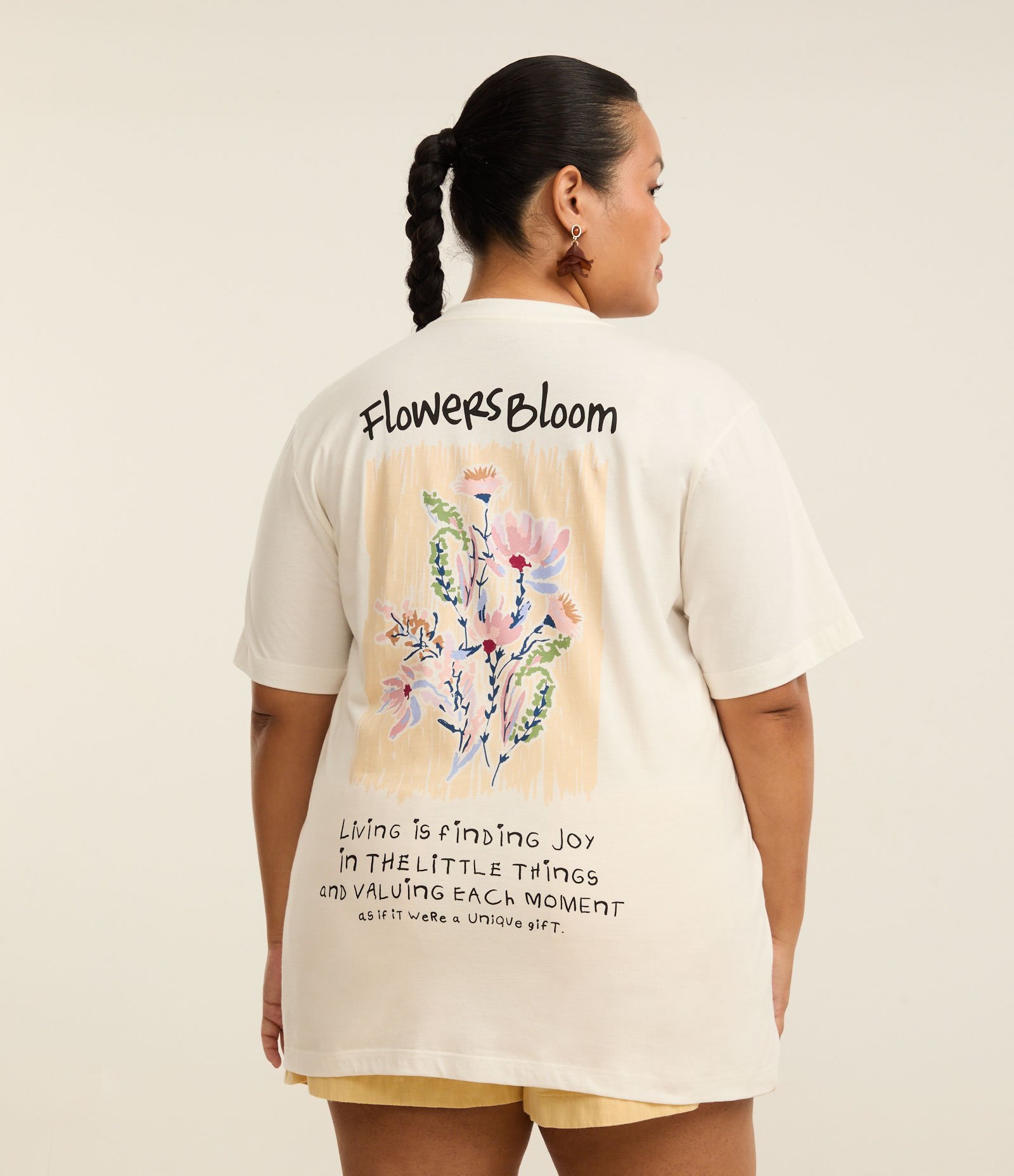 Camiseta Alongada com Estampa Flowers Bloom Curve & Plus Size Branco 4