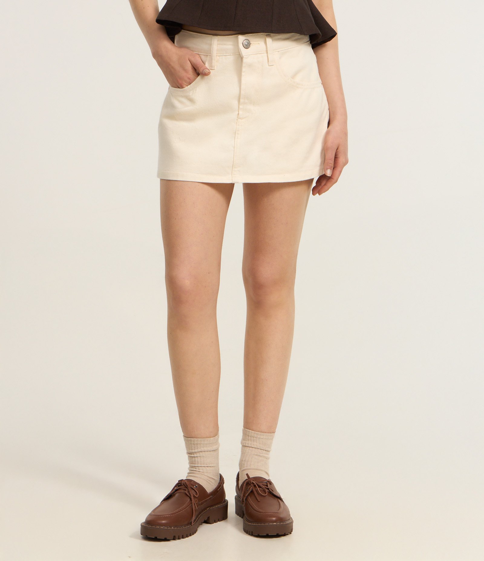 Short Saia Curto em Sarja com Passantes e Bolsos Off White 3