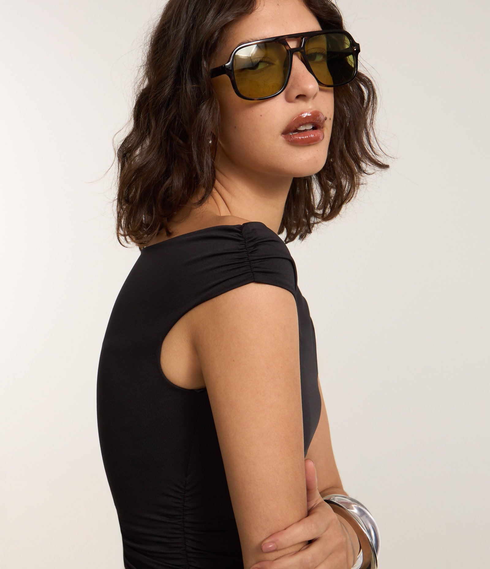 Vestido Godê em Microfibra com Decote Assimétrico Preto 3