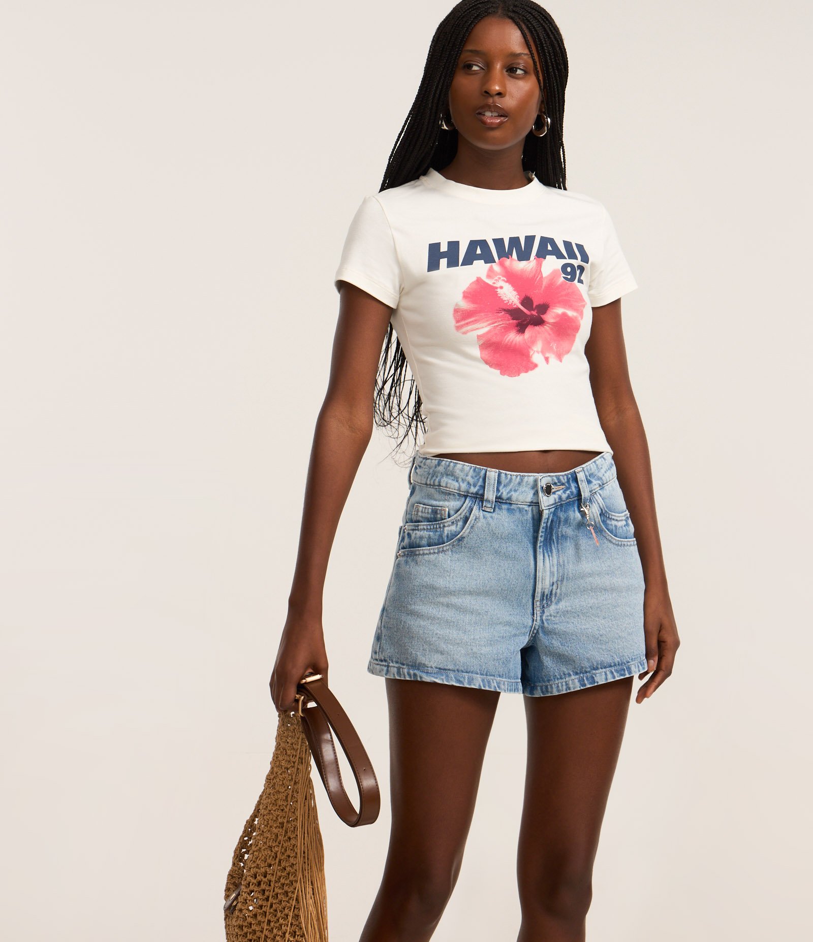 Short Cintura Média em Jeans com Pingente Peixe Azul 2