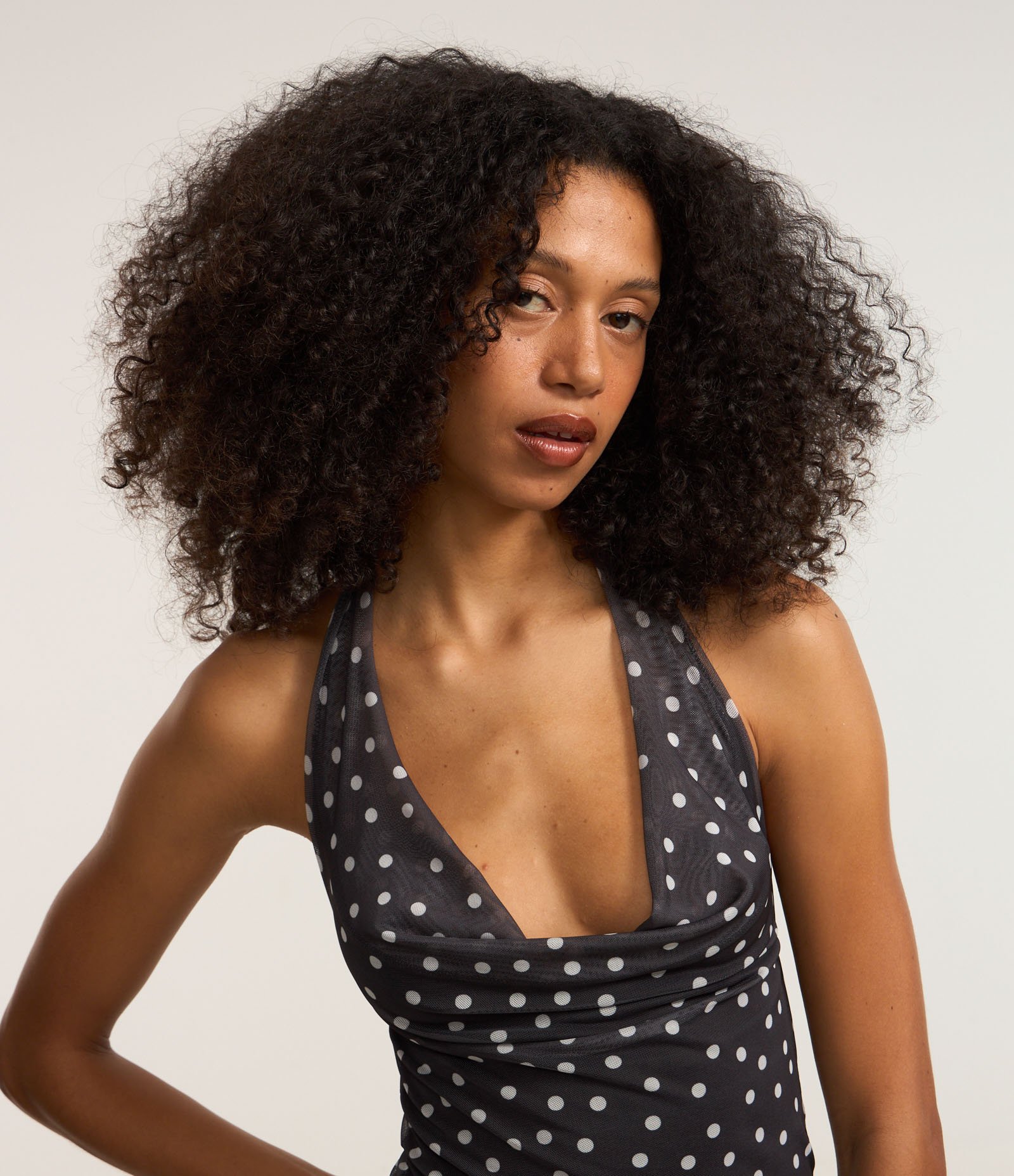 Blusa em Tule Frente Única Poá Preto 2