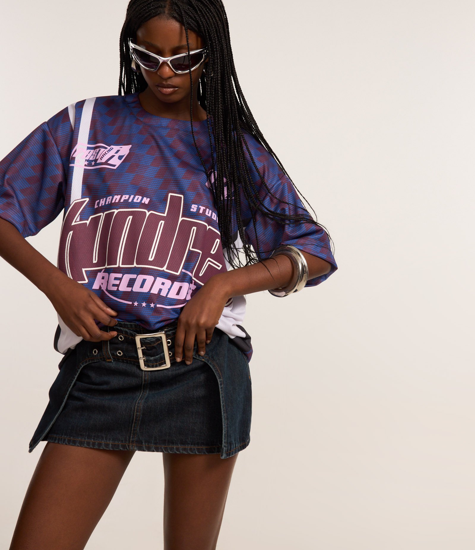 Saia Curta em Jeans com Cinto Largo Afivelado Escuro 2