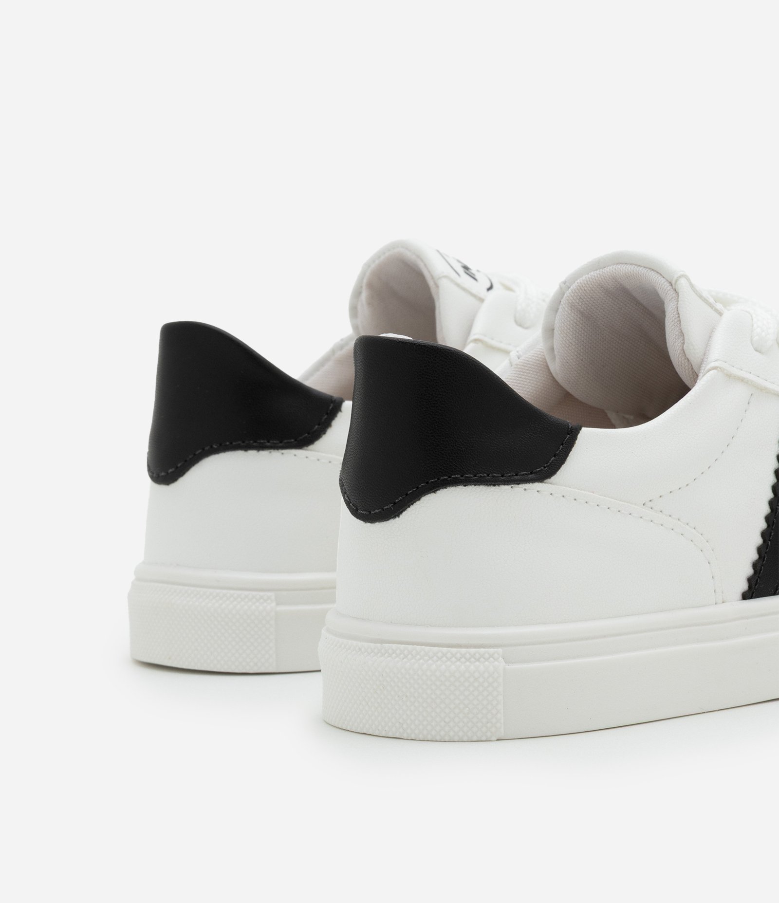 Tenis Infantil em PU com Recortes e Detalhes Contrastantes - Tam 28 a 34 Branco 2