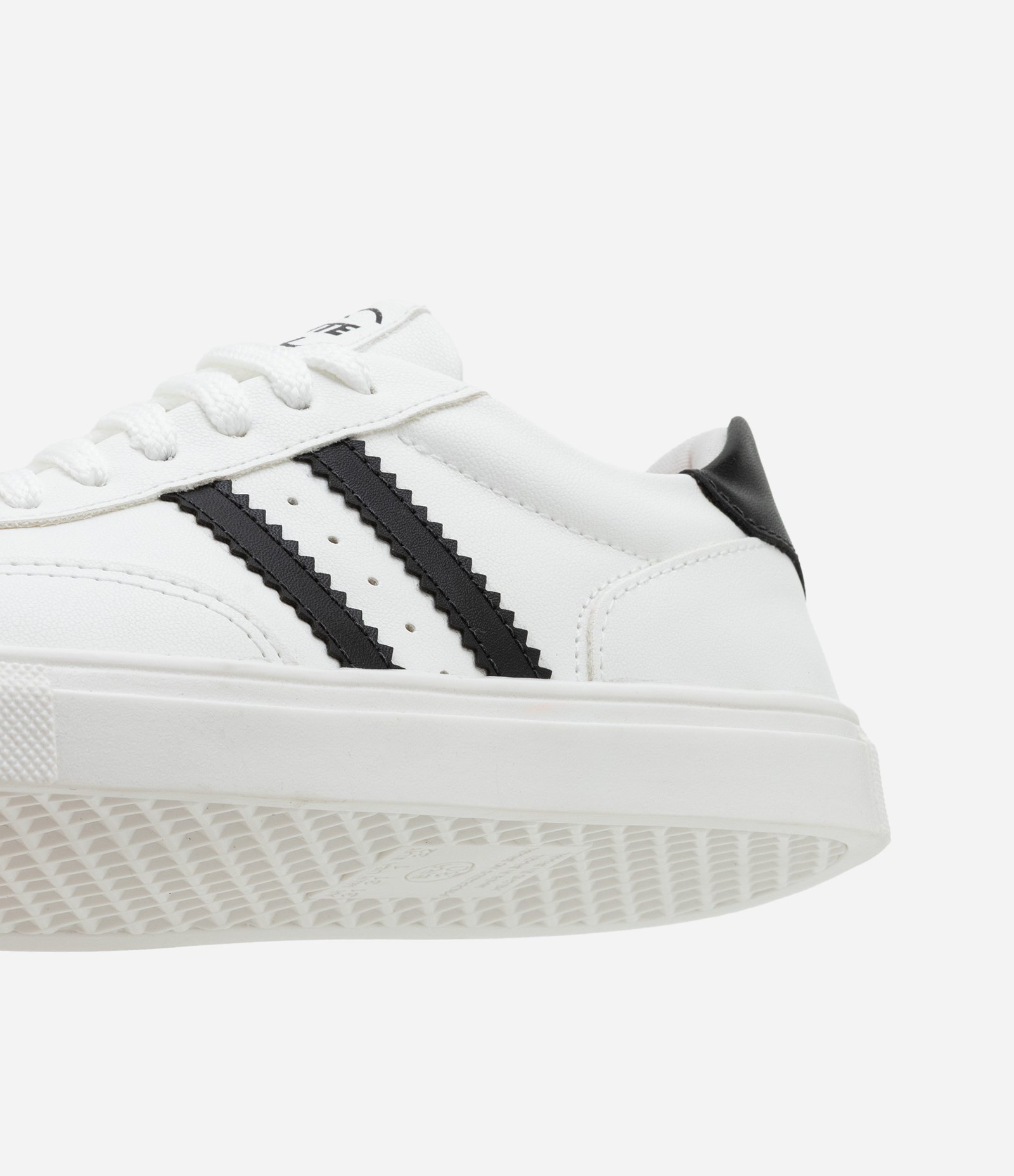 Tenis Infantil em PU com Recortes e Detalhes Contrastantes - Tam 28 a 34 Branco 3