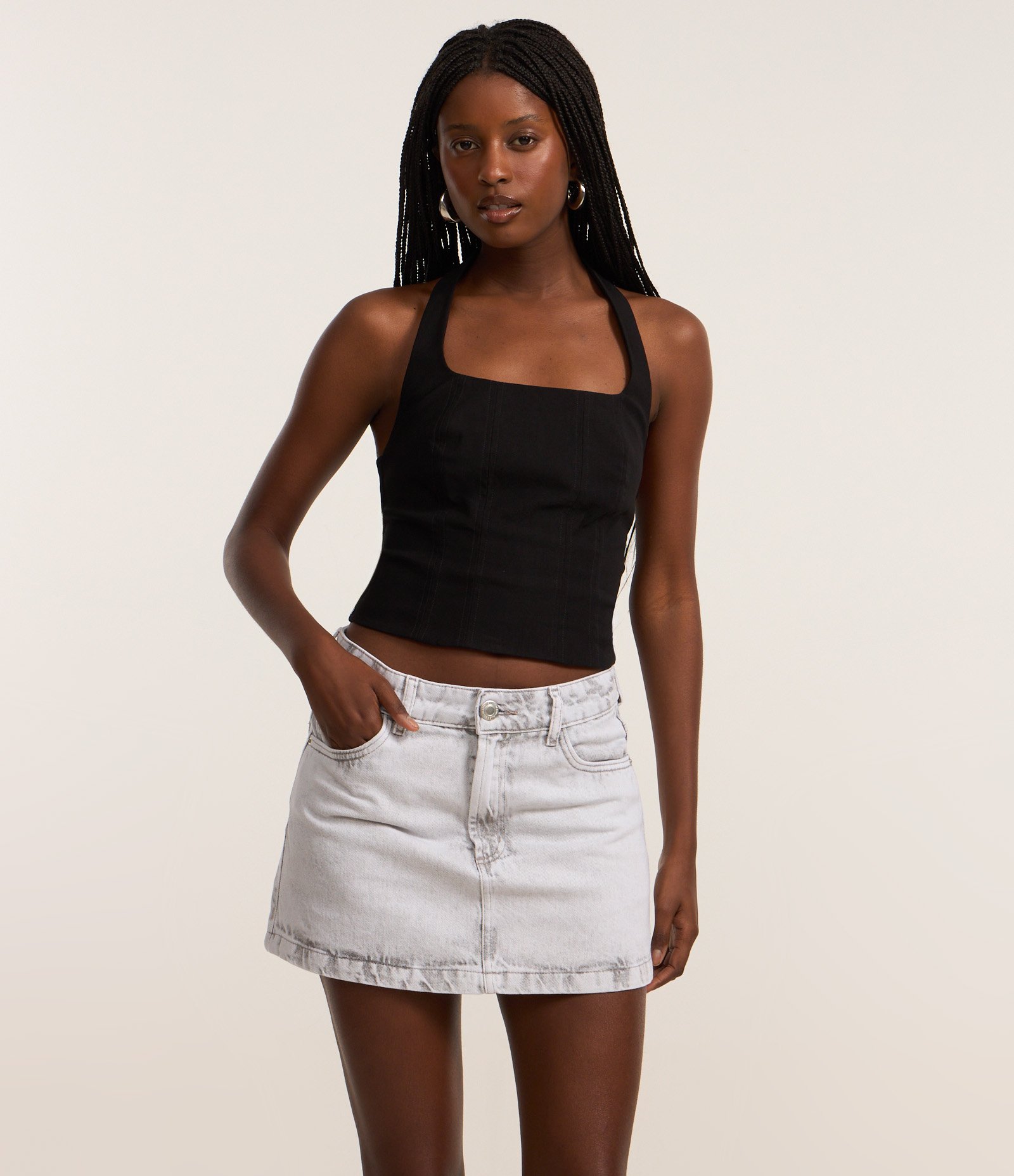 Minissaia em Jeans com Cintura Média Cinza 2