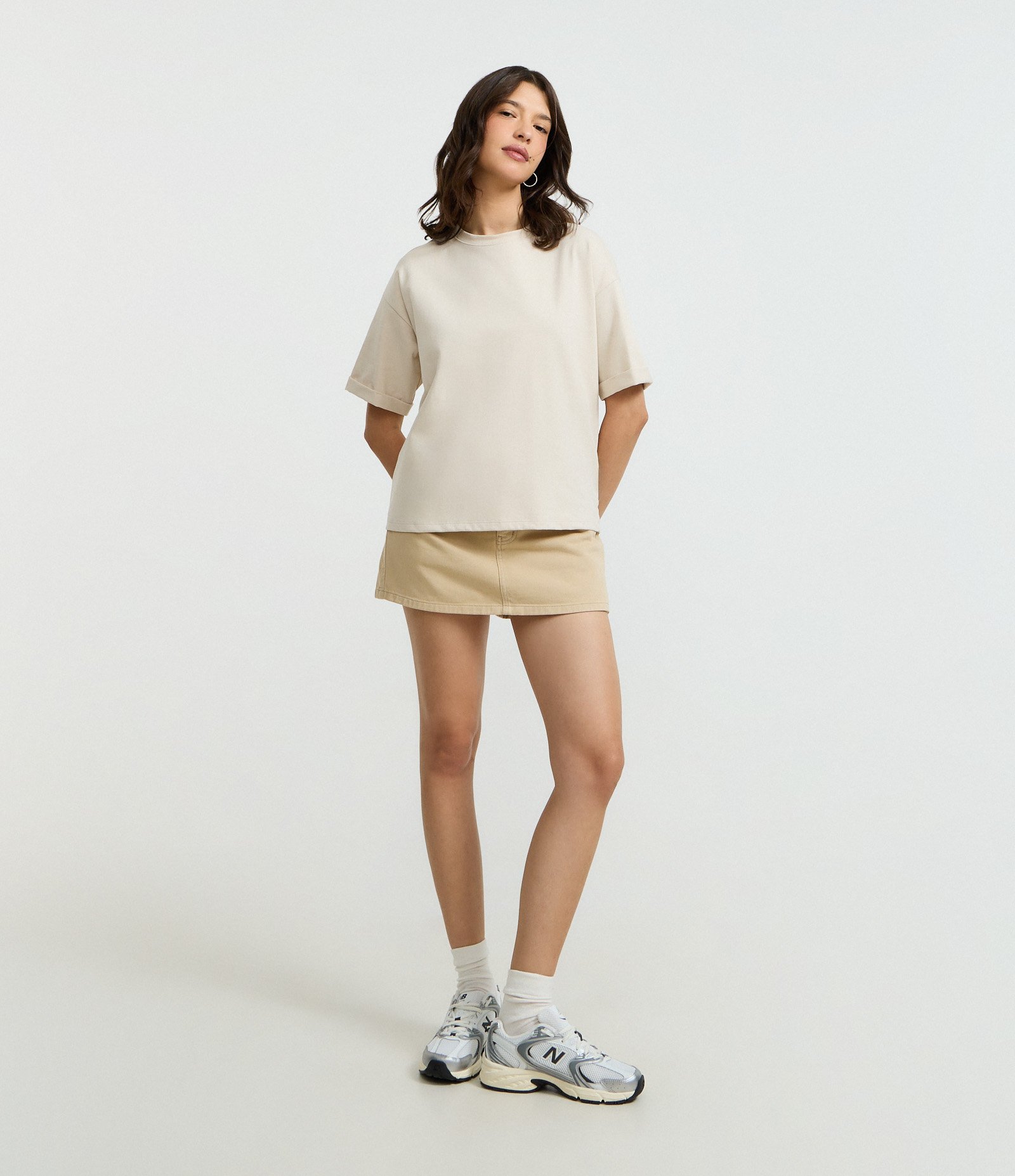 Camiseta Oversized em Algodão com Manga Dobrada Bege 2