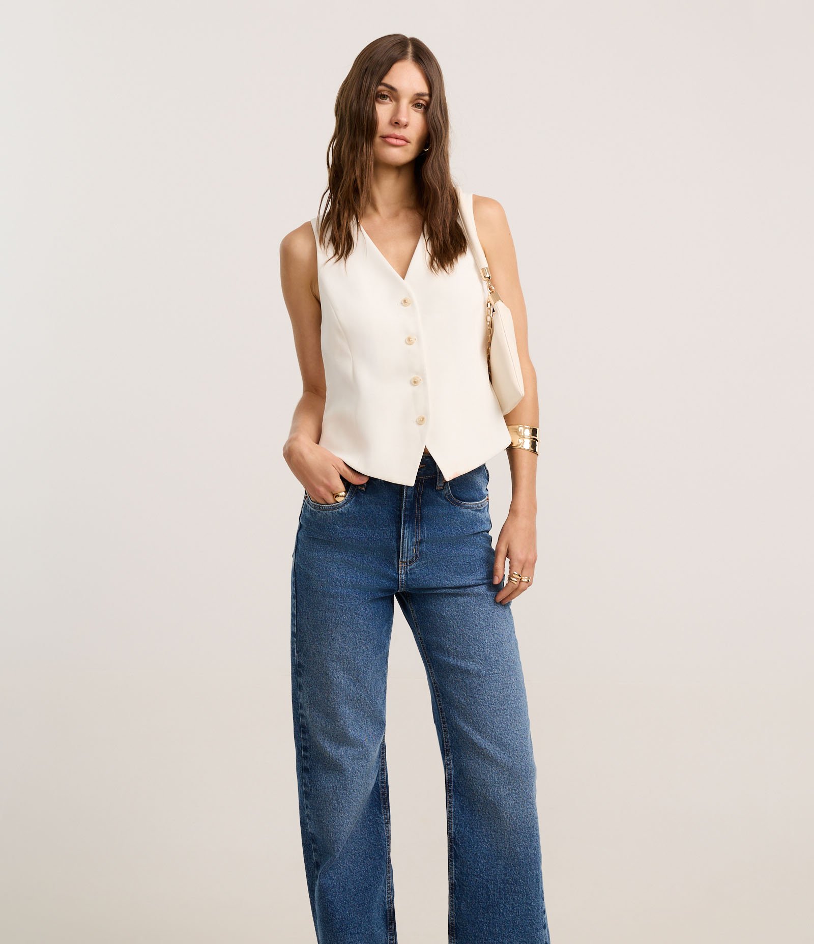 Calça Reta Comfort Cintura Alta em Jeans com Bolsos Médio 2