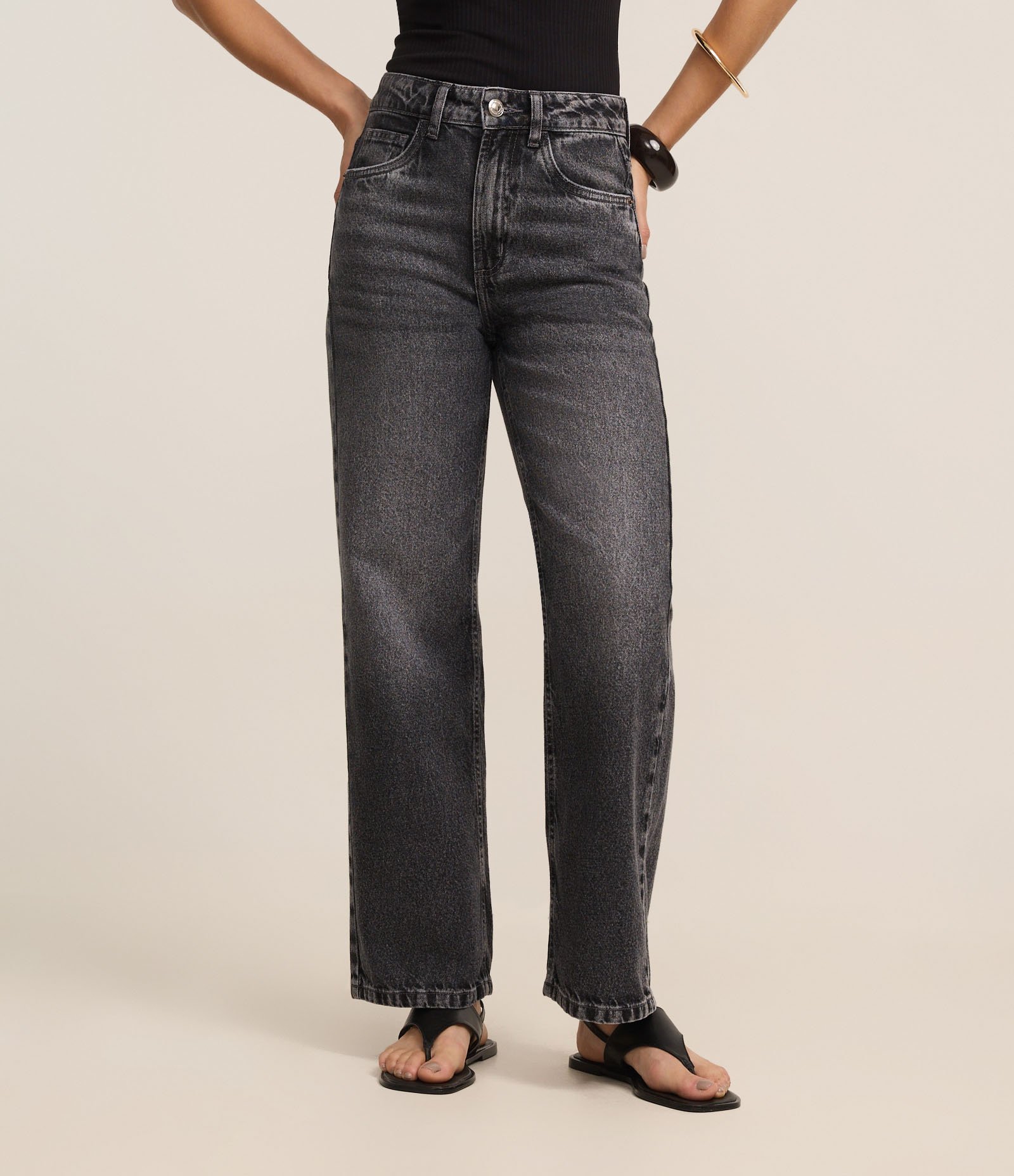 Calça Reta Cropped em Jeans com Leve Desgaste Preto 3