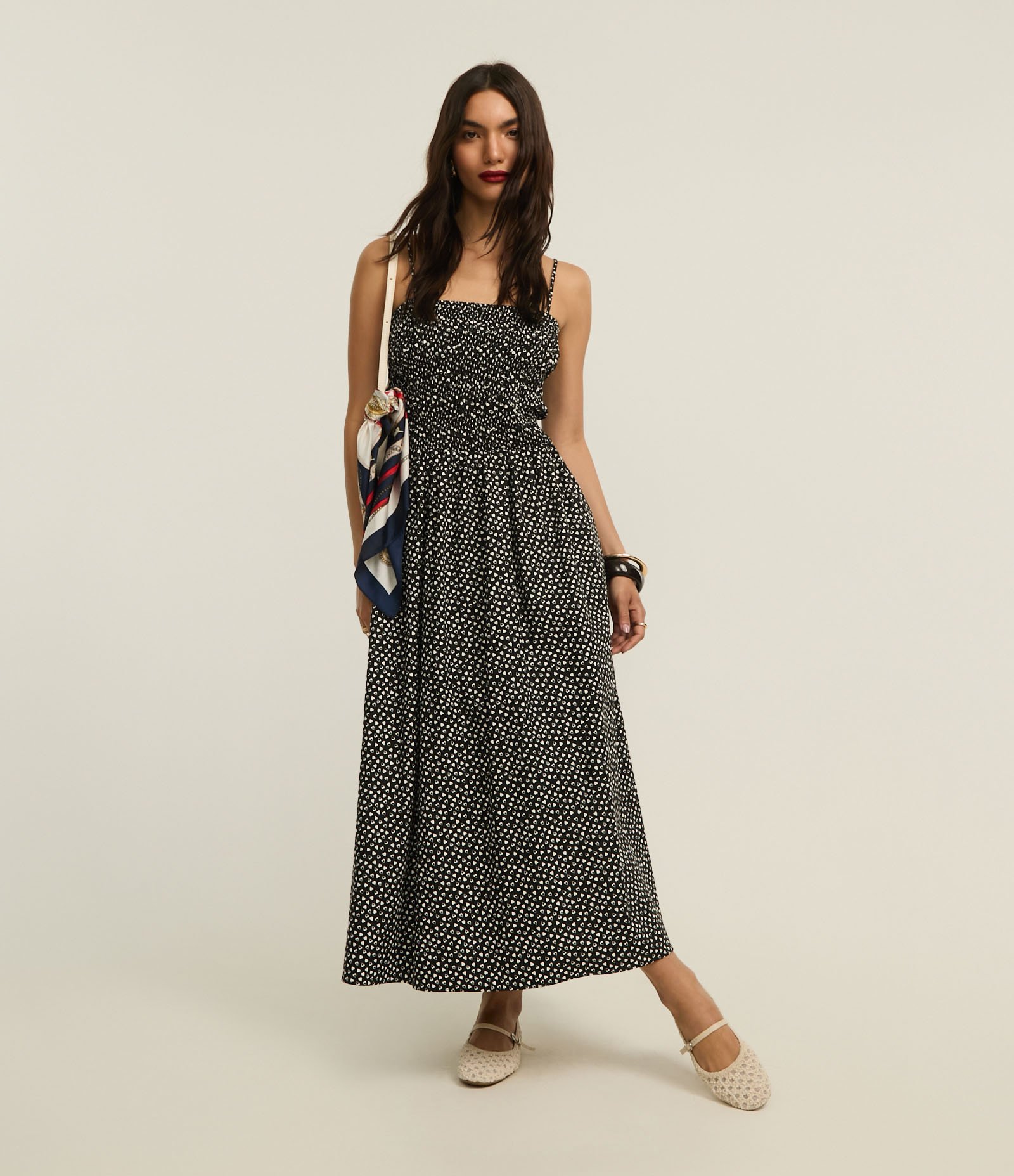 Vestido Evasê Midi em Tricoline com Lastex e Estampa Corações Preto 1