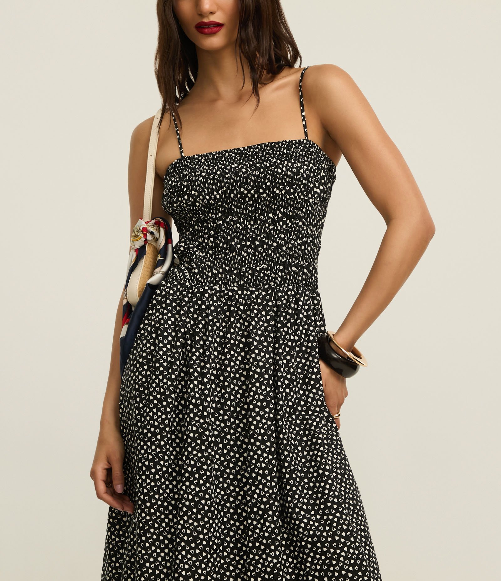 Vestido Evasê Midi em Tricoline com Lastex e Estampa Corações Preto 4