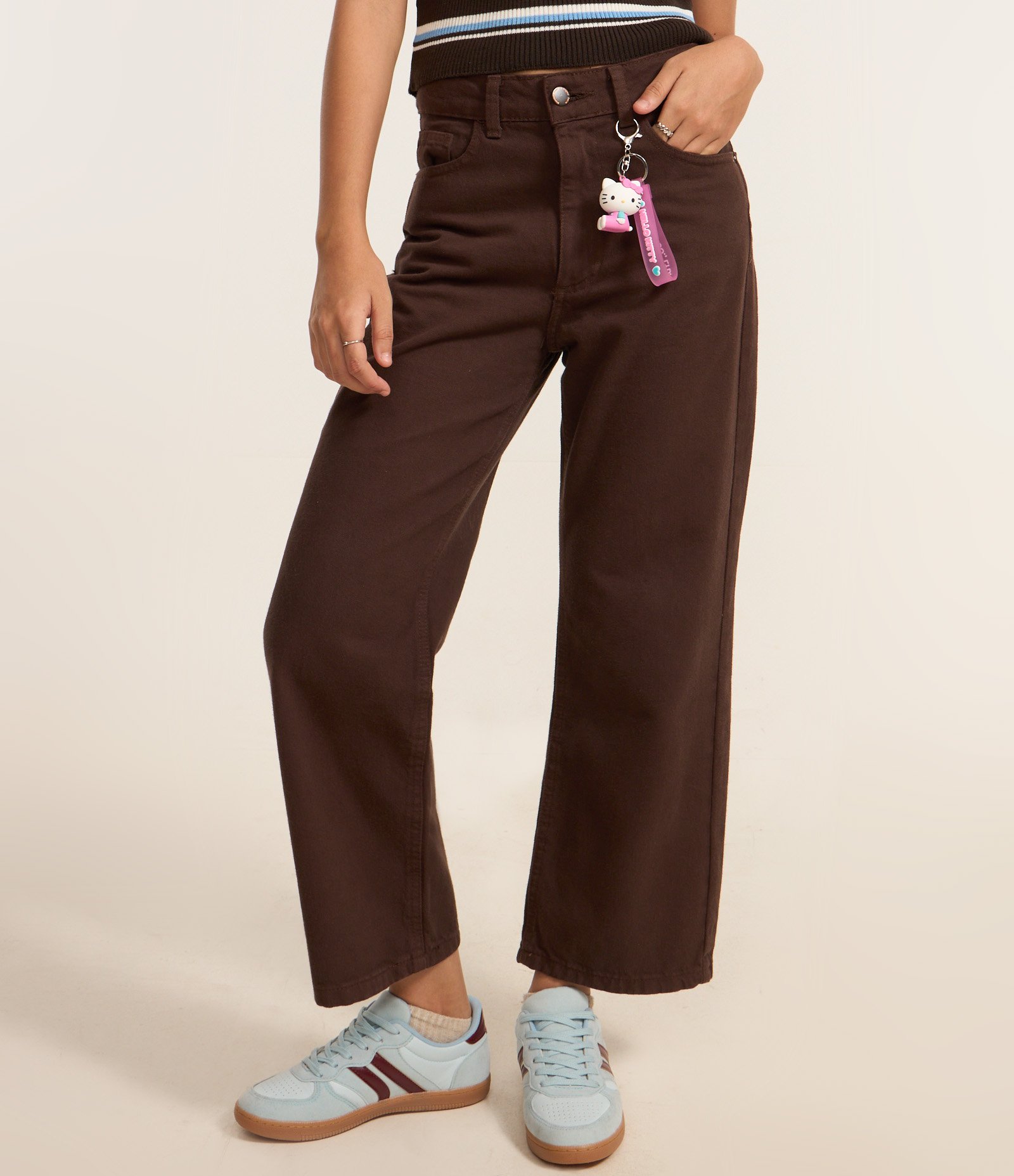 Calça Reta Cropped em Sarja com Passantes no Cós Marrom 3