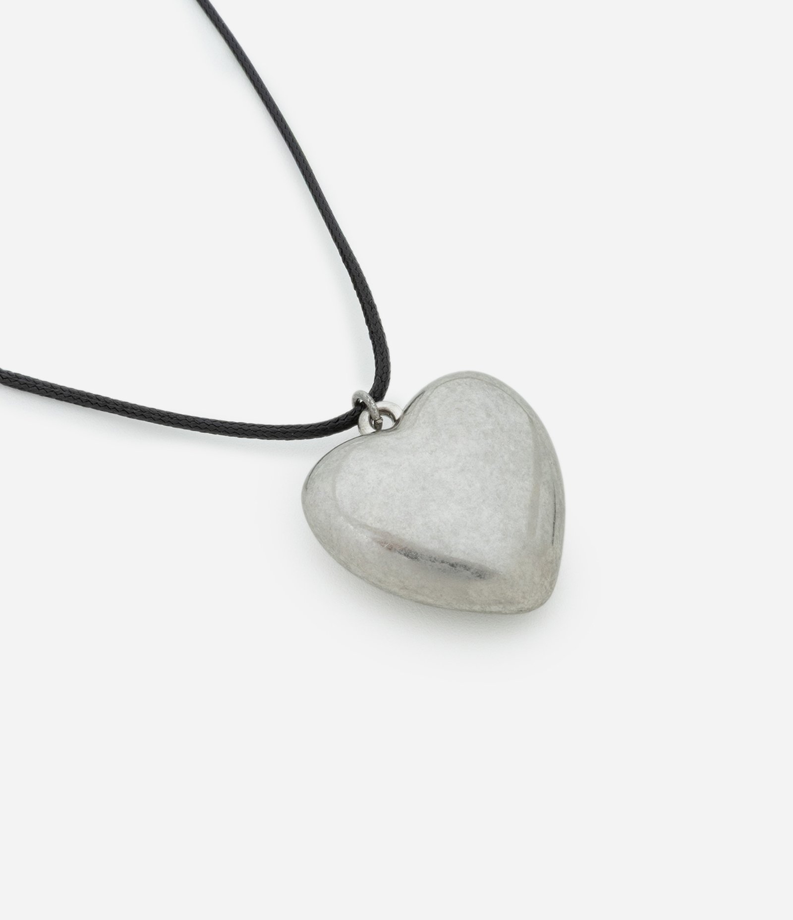 Colar Curto com Cordão Encerado e Pingente de Coração Escovado Preto/Prata 2