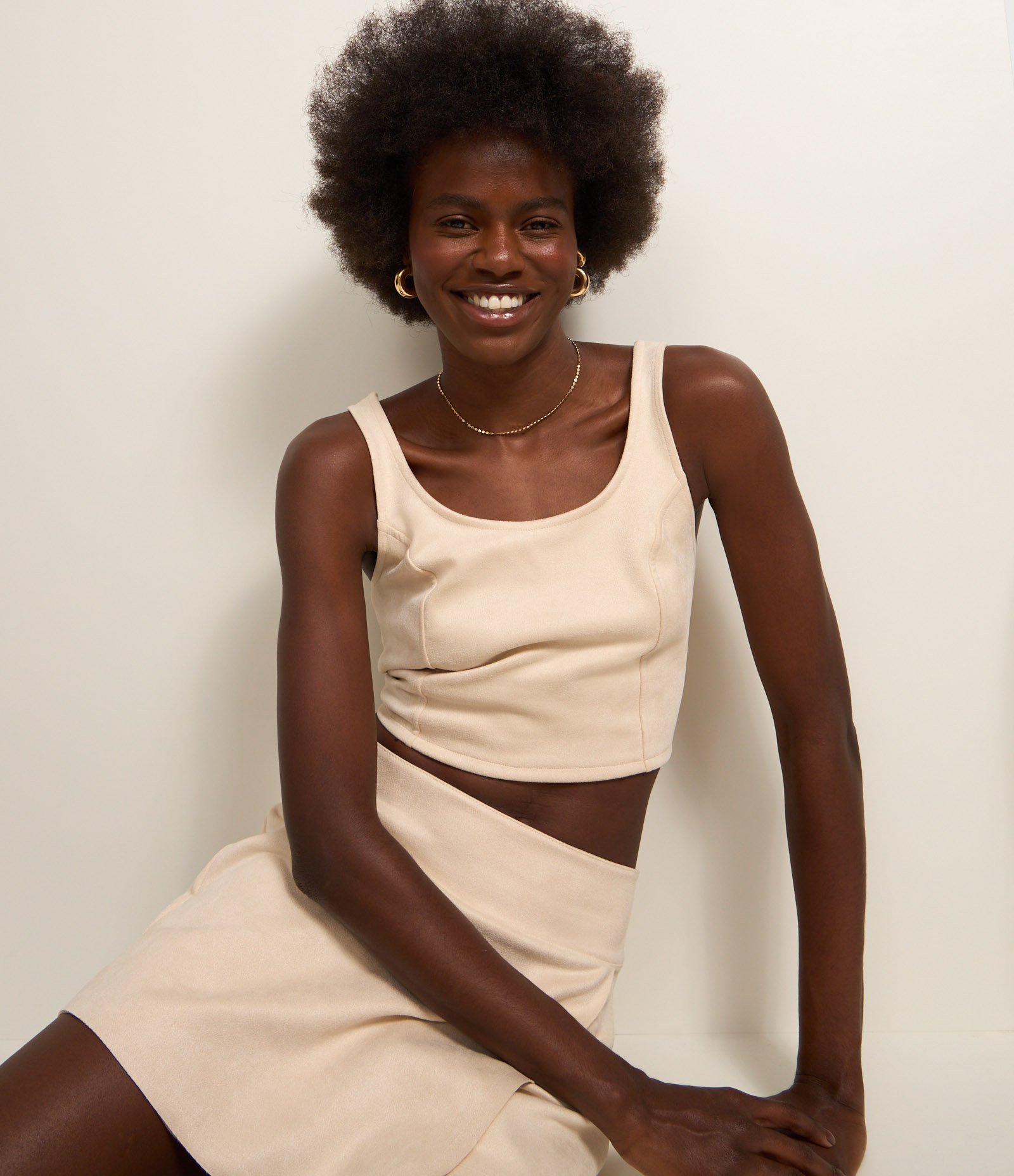 Short Saia em Suede Transpassado Bege 6