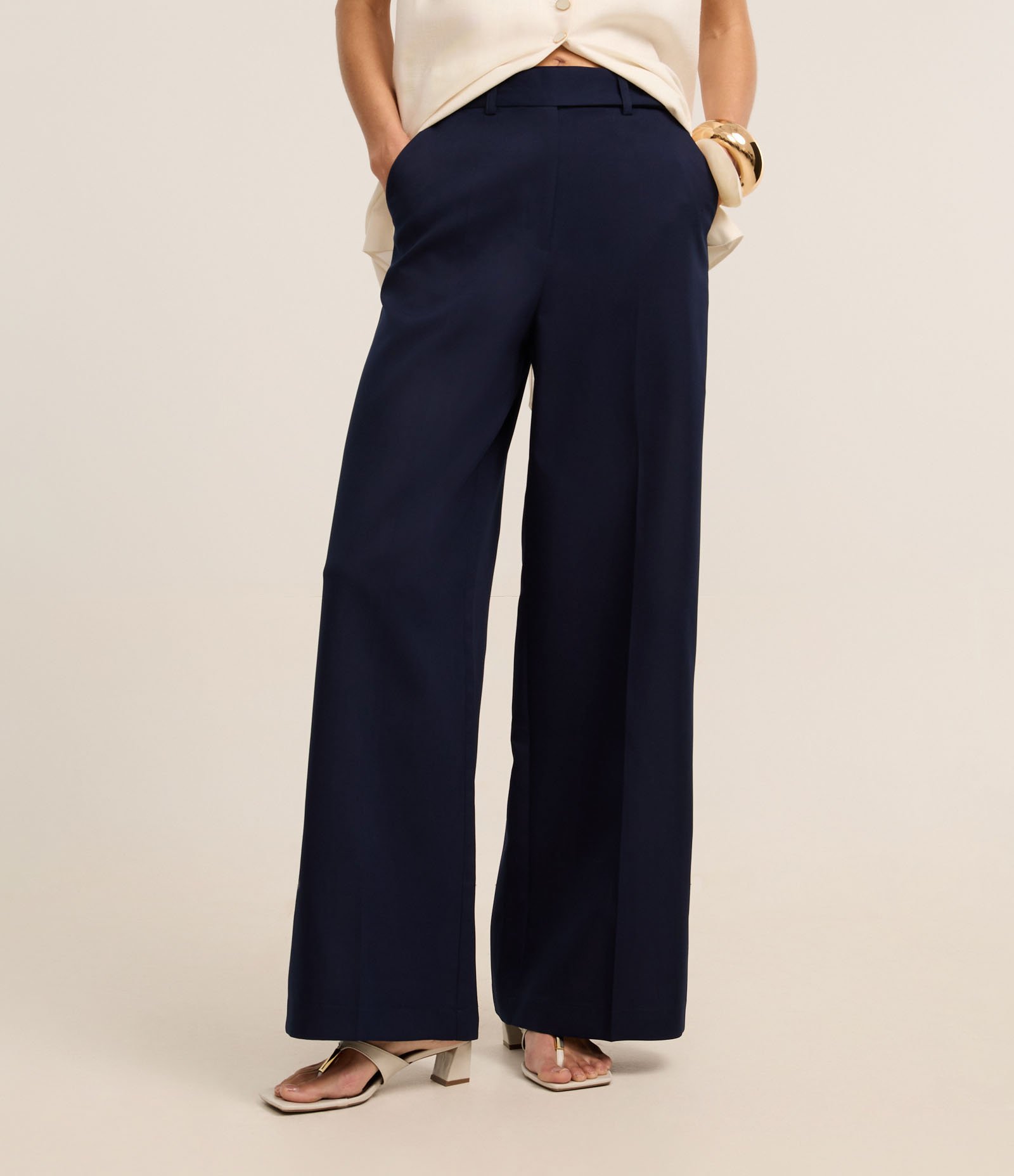 Calça Pantalona Alfaiatada com Passantes e Frisos Azul Marinho 3