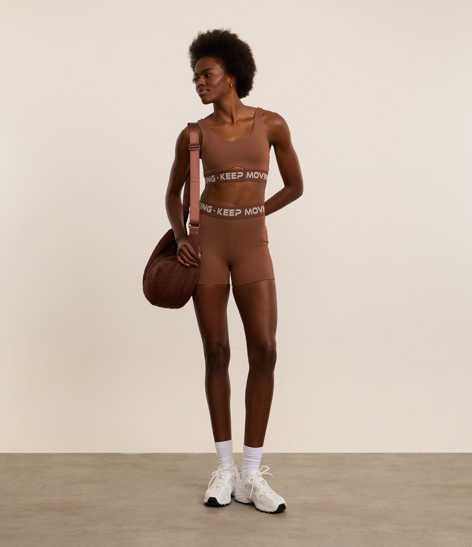 Top Esportivo em Microfibra com Bojo Removível e Elástico Keep Moving Marrom 2