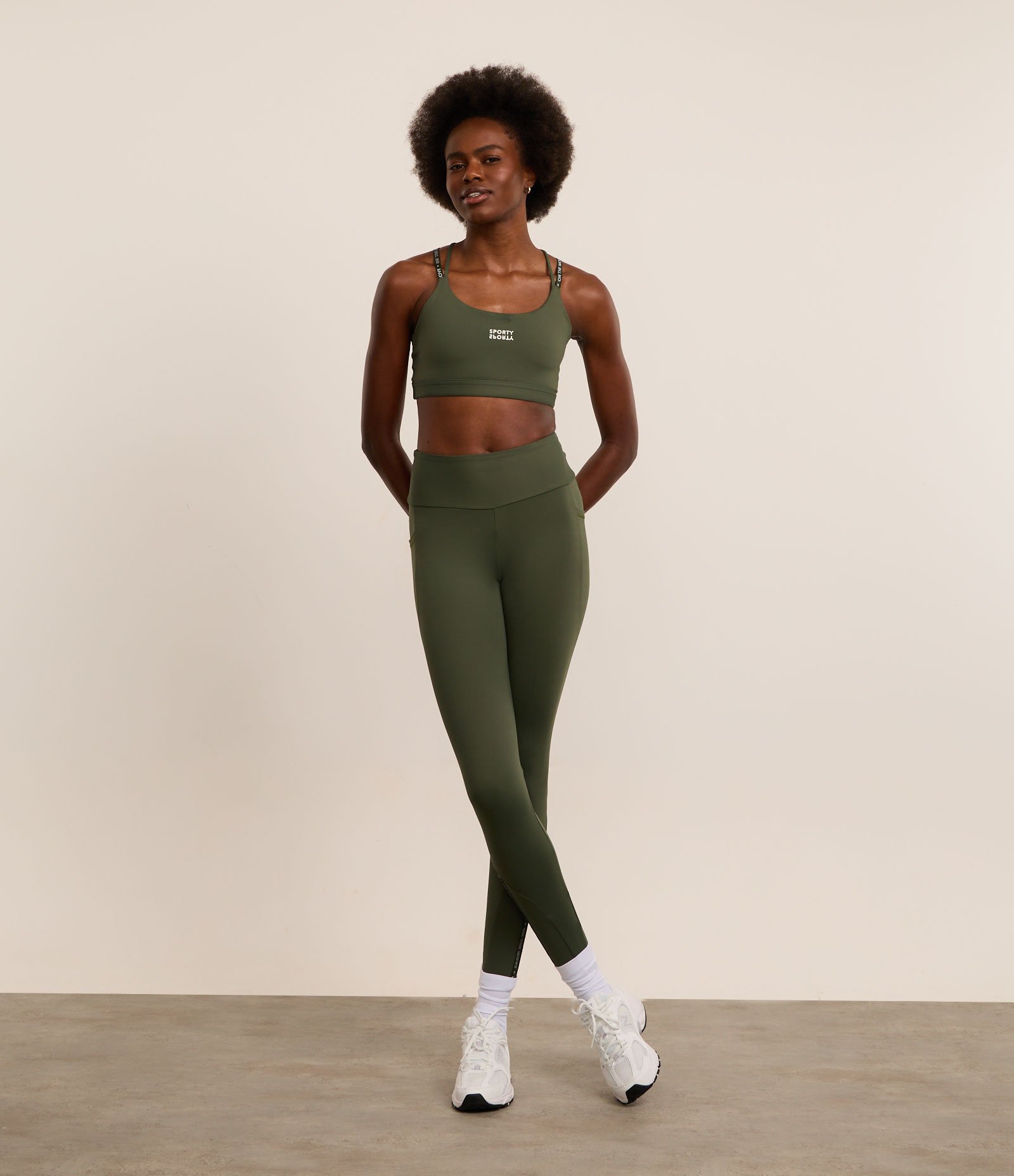 Top Esportivo com Bojo e Alças com Lettering Verde 3