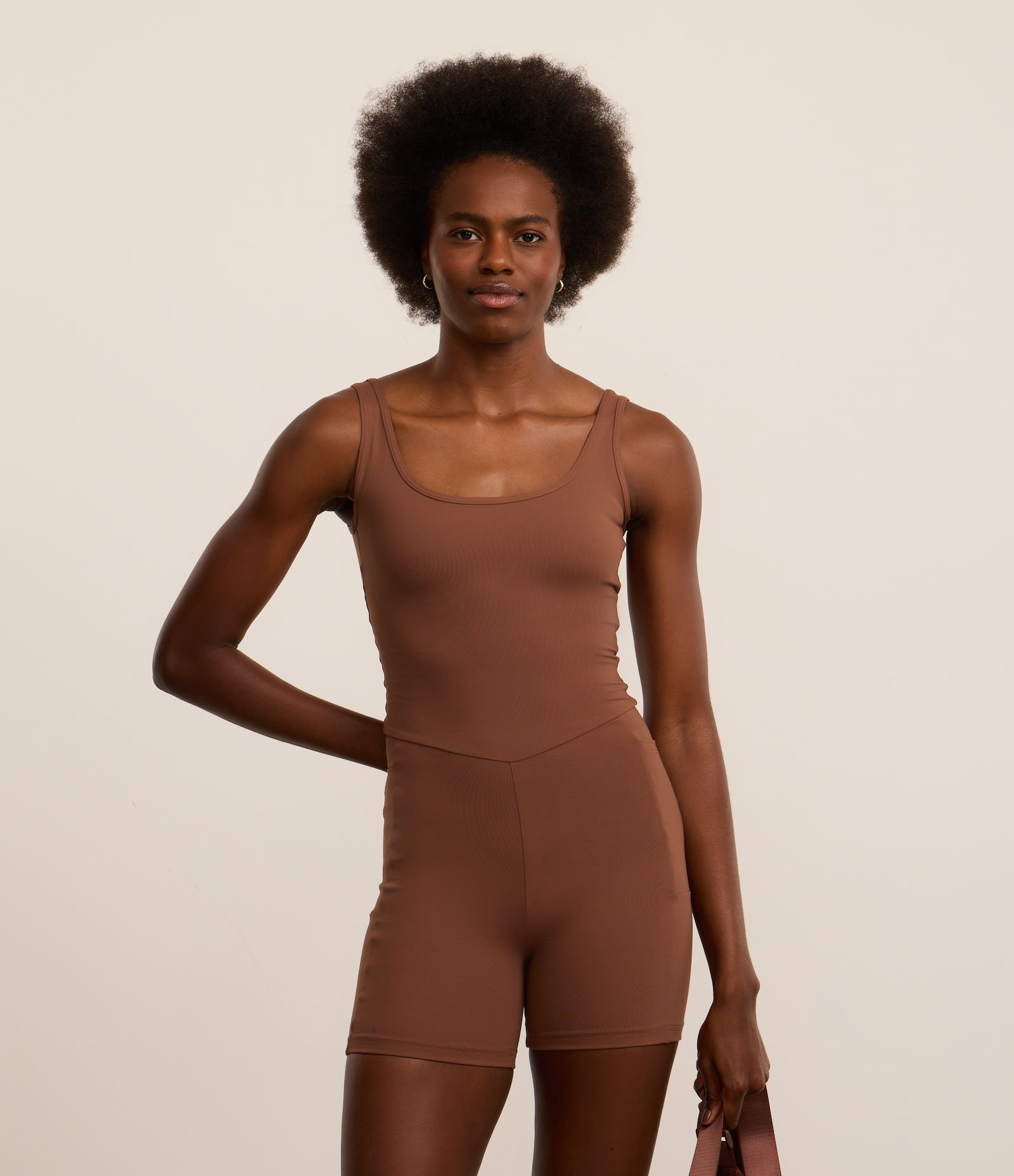 Macaquinho Esportivo em Microfibra com Bolsos Marrom 2