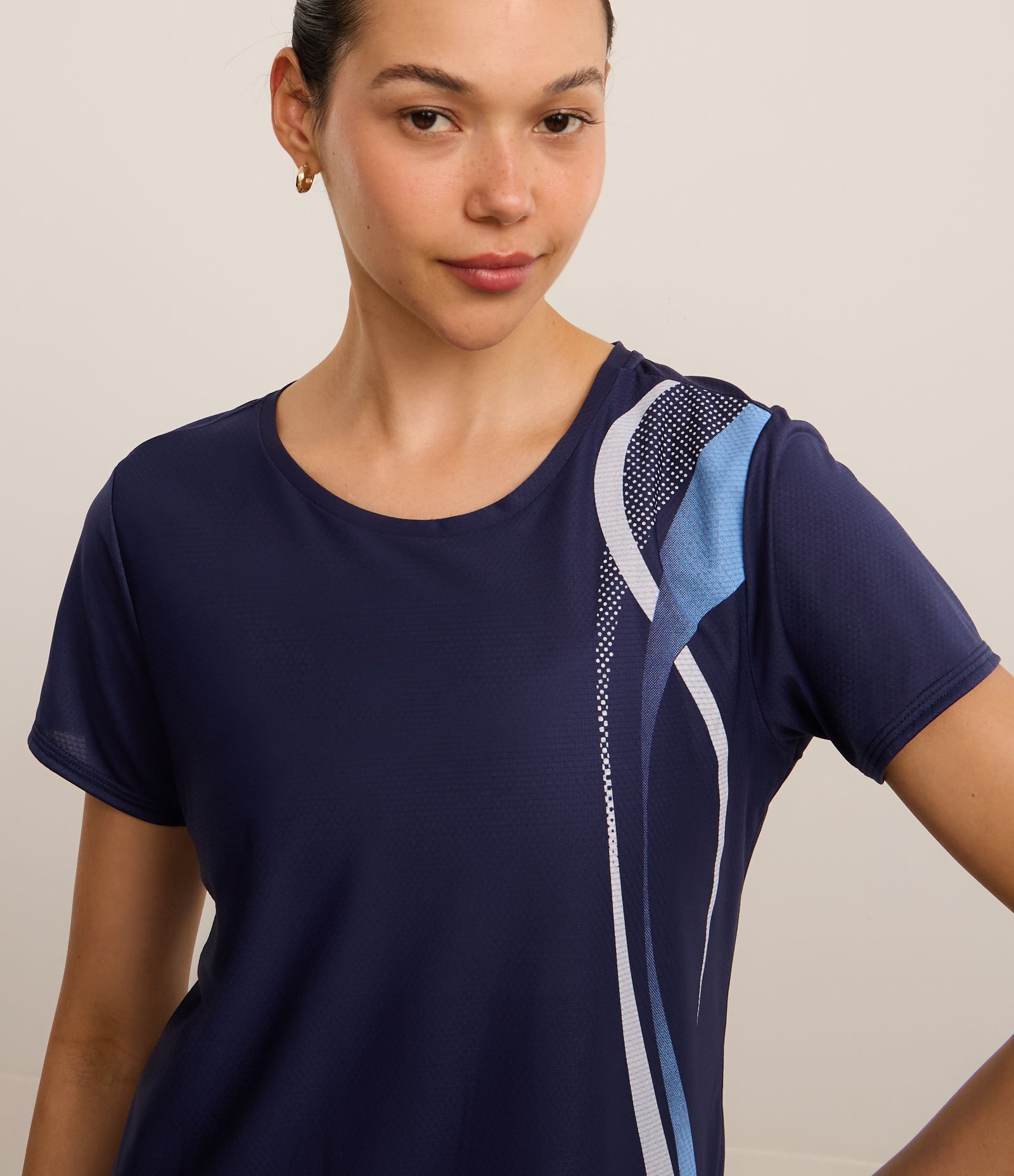 Camiseta Esportiva em Microfibra Texturizada com Estampa Ondulada Azul 3