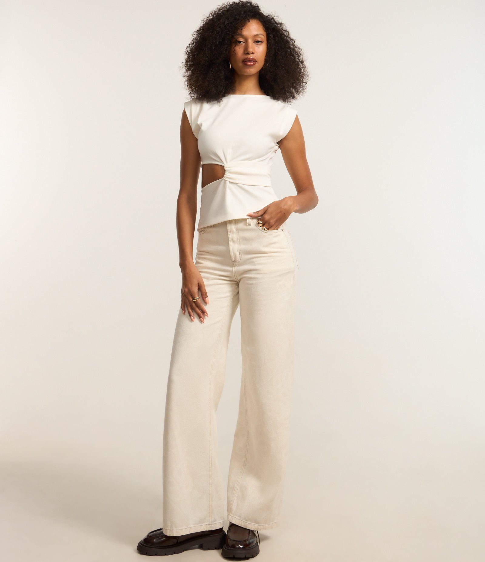 Blusa em Ponto Roma com Recorte Lateral e Pregas nos Ombros Branco 3