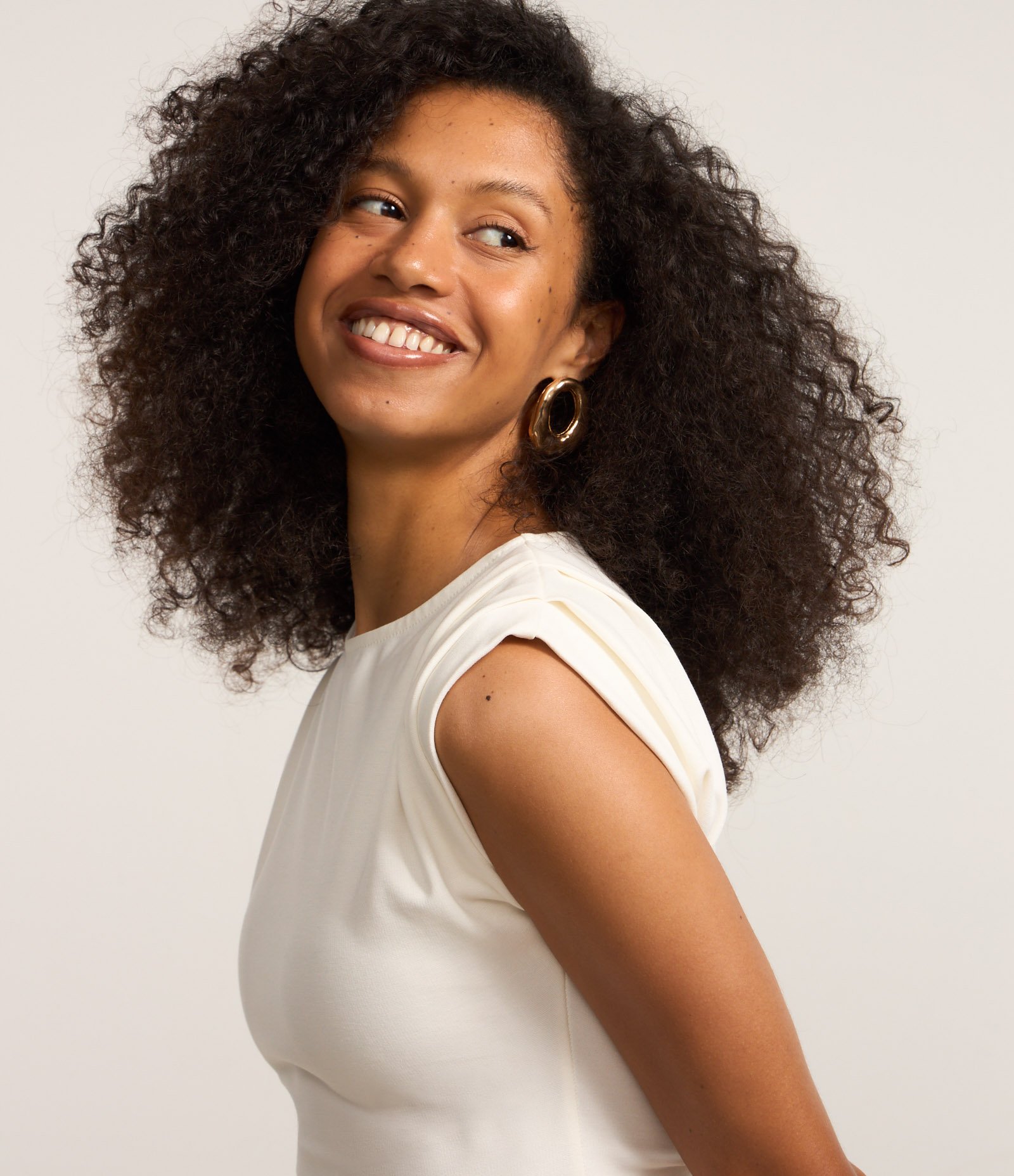 Blusa em Viscose com Pregas nos Ombros Branco 1