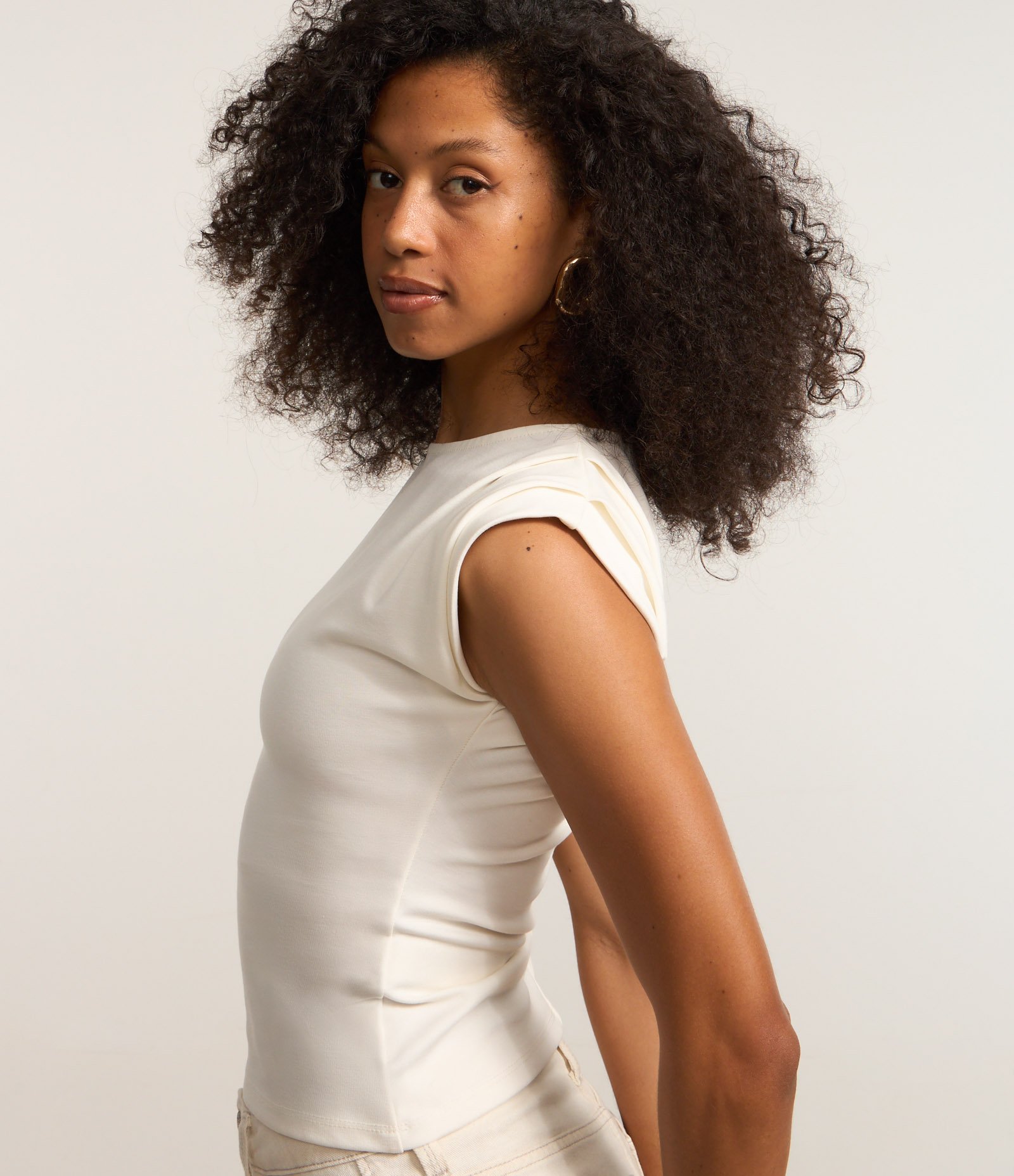 Blusa em Viscose com Pregas nos Ombros Branco 3