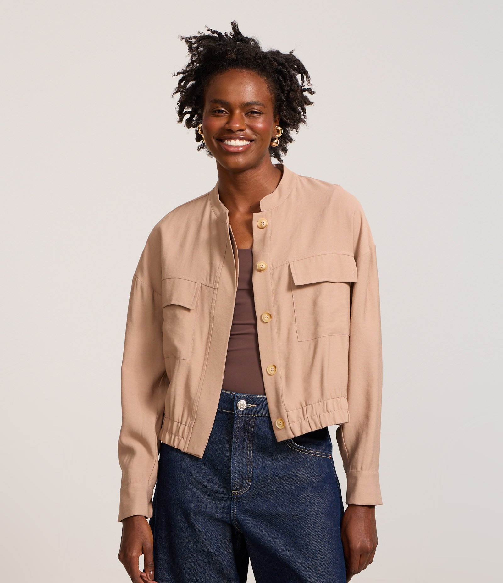 Jaqueta Alfaiatada em Viscose com Gola Padre e Bolsos Cargo Marrom 3