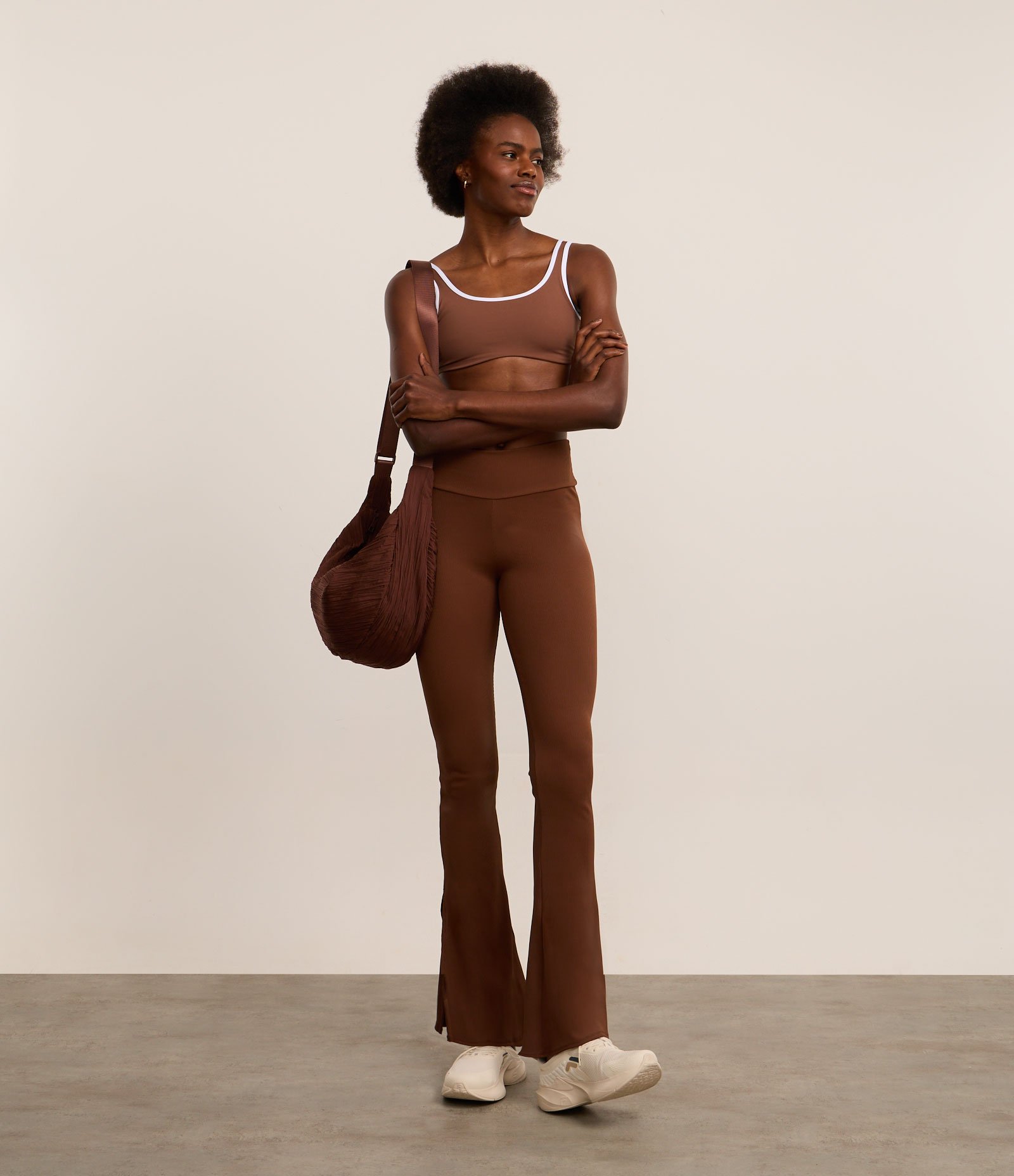 Calça Flare Esportiva em Rivana Marrom 1