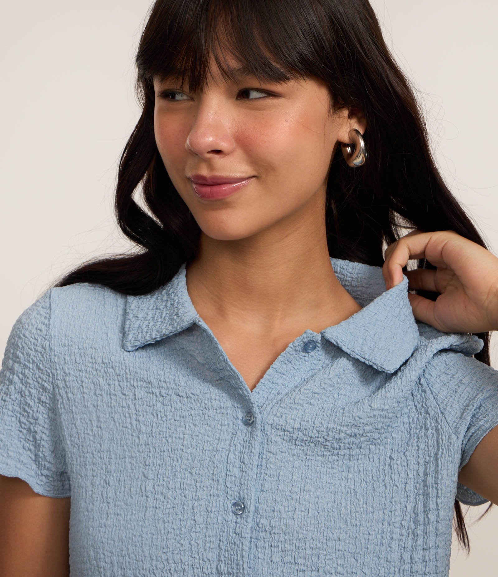 Camisa Texturizada em Cambraia com Frufru na Manga Azul 4