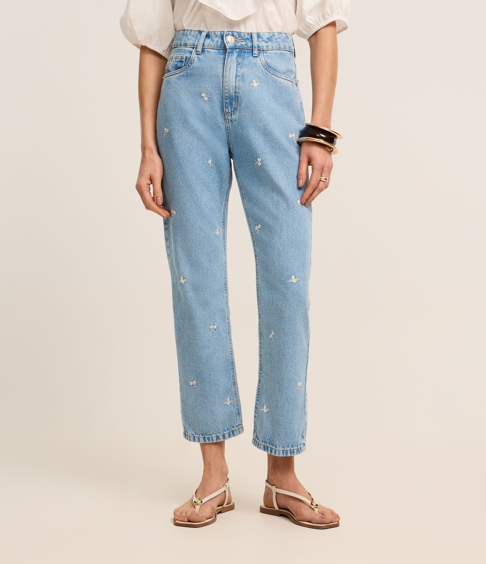 Cala Reta Cropped em Jeans com Bordados de Flores Azul 3