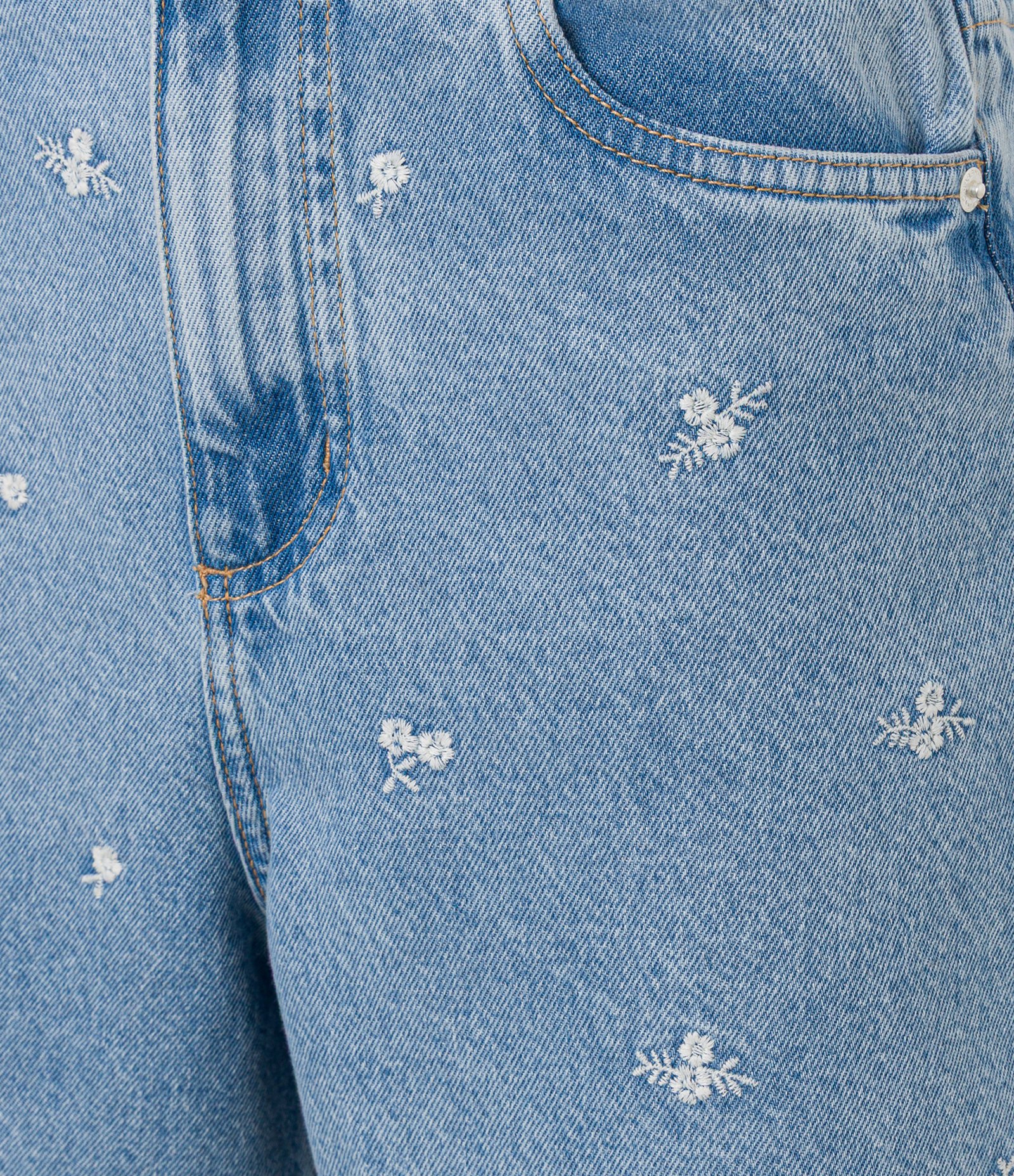Short Cintura Alta em Jeans com Bordado Floral Claro 6