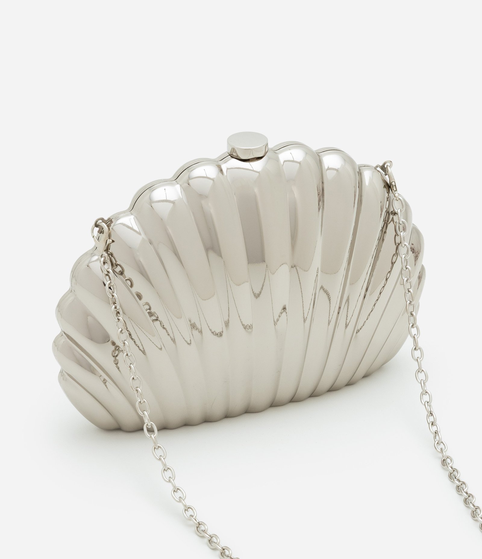 Bolsa Clutch Pequena em Metal com Formato de Concha Prata 3