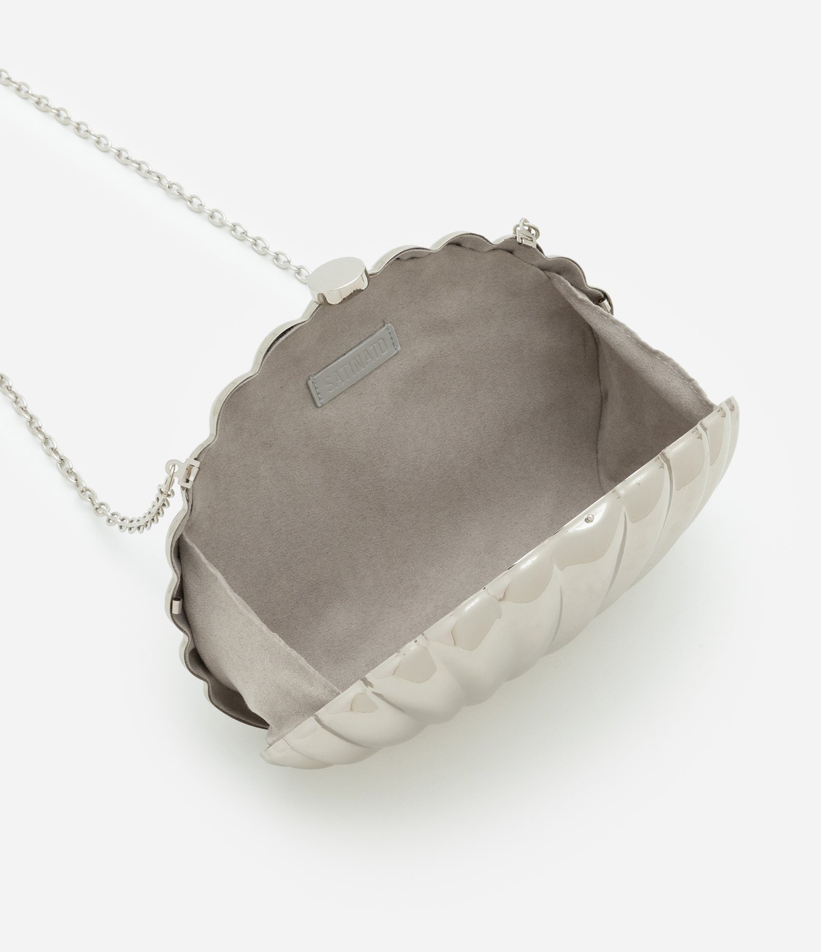 Bolsa Clutch Pequena em Metal com Formato de Concha Prata 4