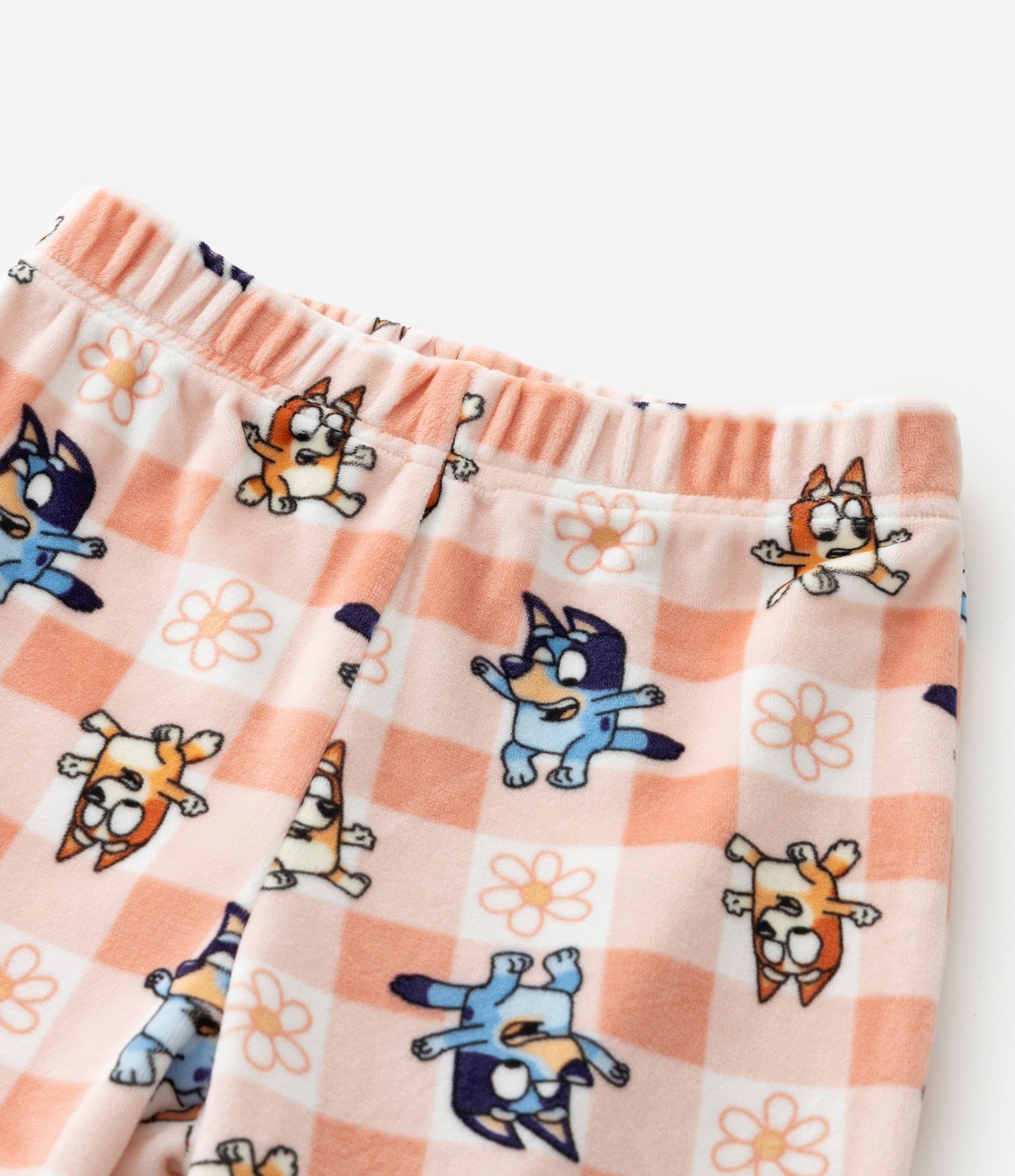 Pijama Infantil Longo em Plush com Estampa Bluey – Tam 2 a 8 Anos Bege Claro 7