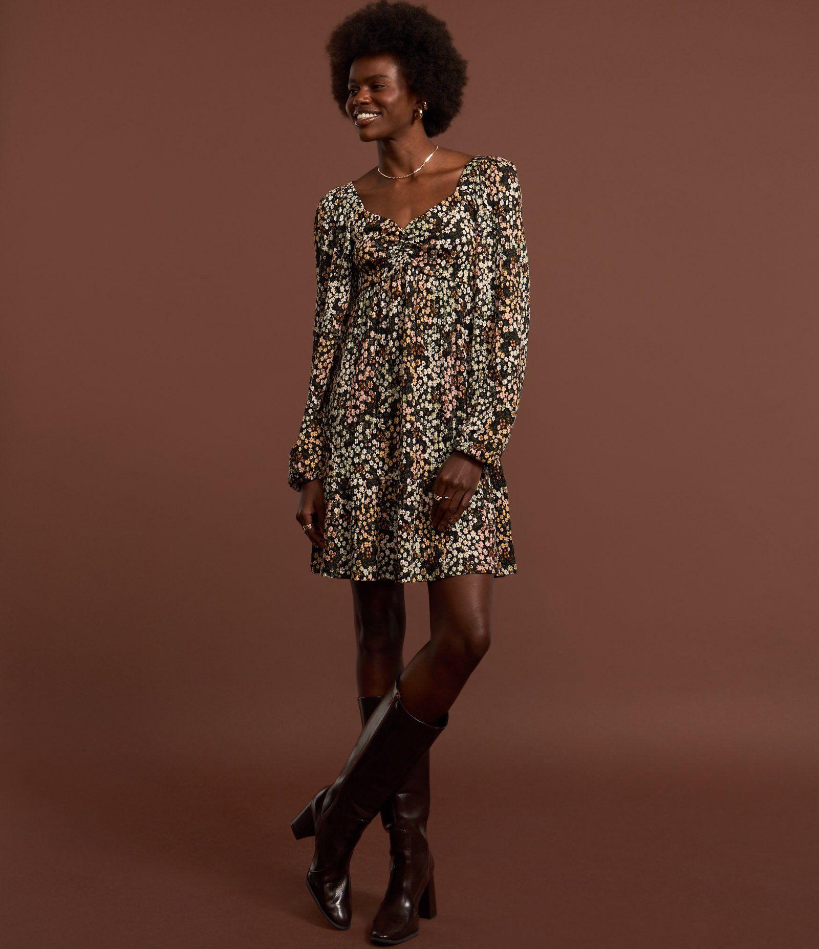 Vestido Curto em Viscose Texturizada e Estampa Floral Liberty Preto 4