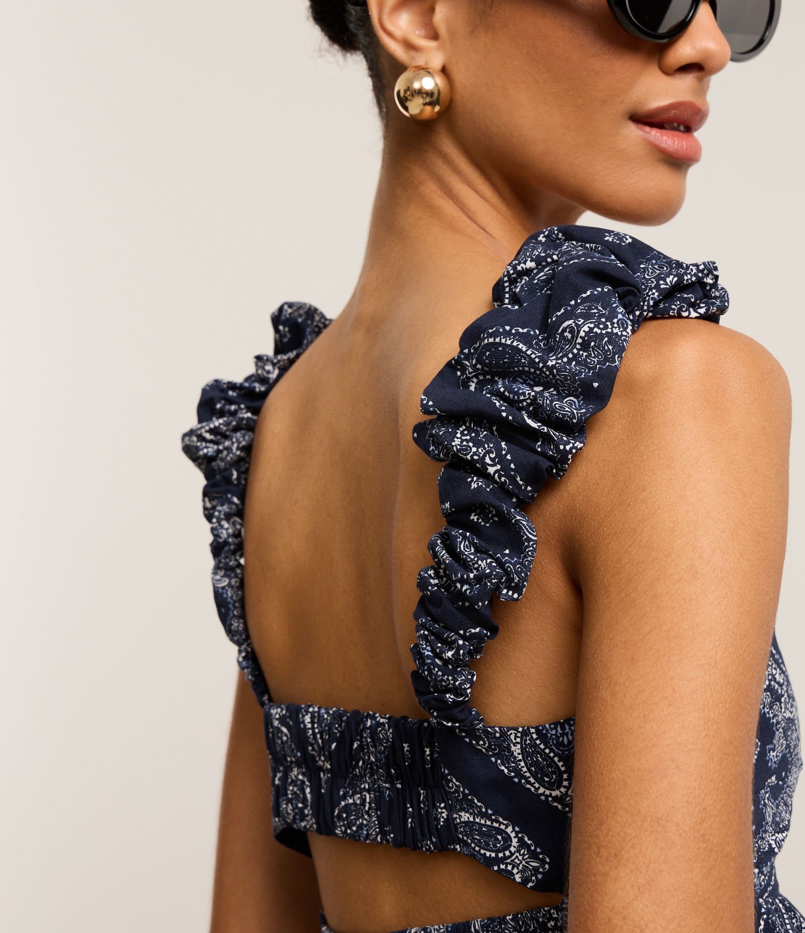 Blusa Peplum em Tricoline com Alça Bufante e Estampa Paisley Azul Marinho 4