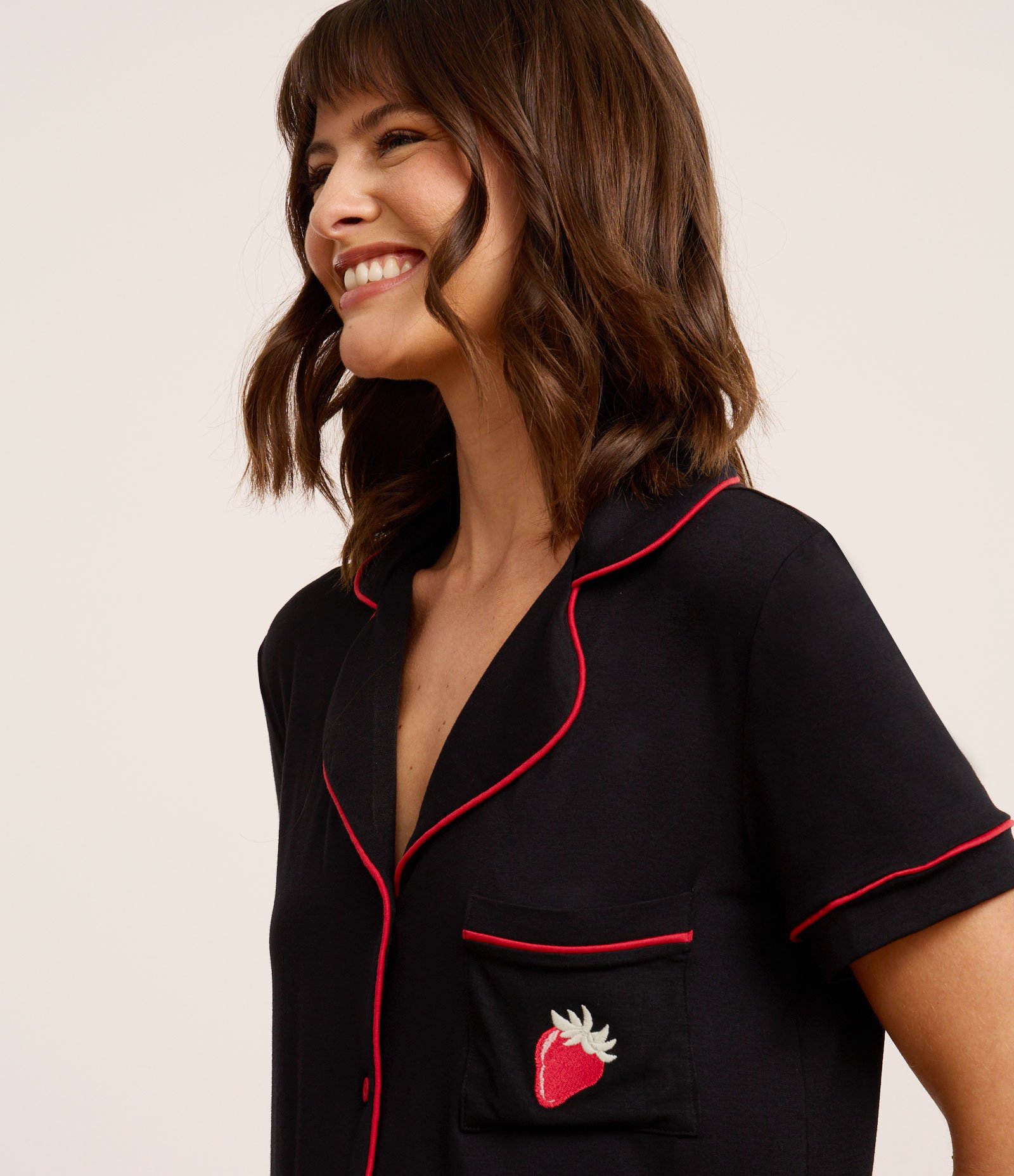 Pijama Short Doll Americano com Bordado de Moranguinho Preto 2