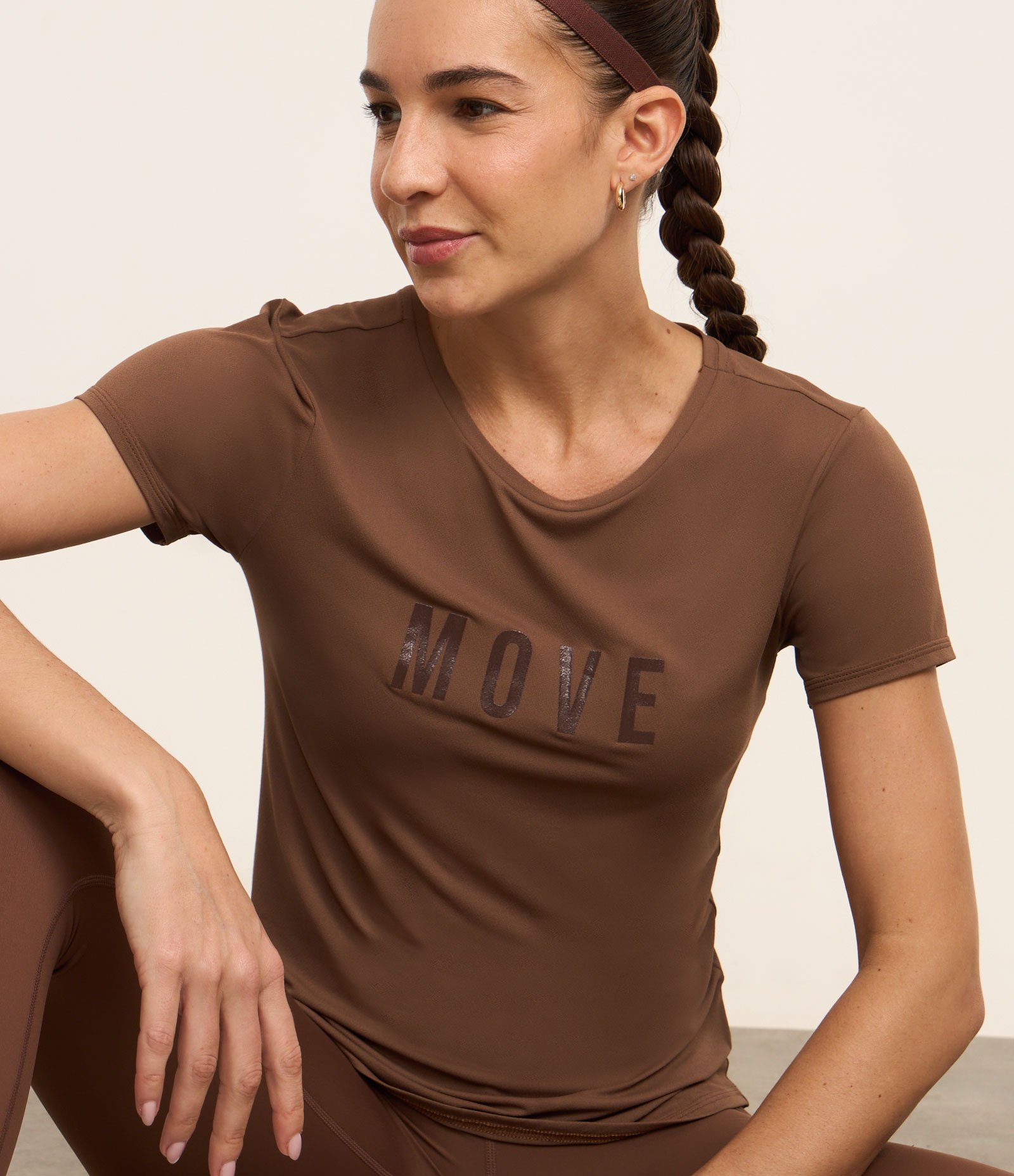 Camiseta Esportiva Texturizada com Estampa Move Marrom 2