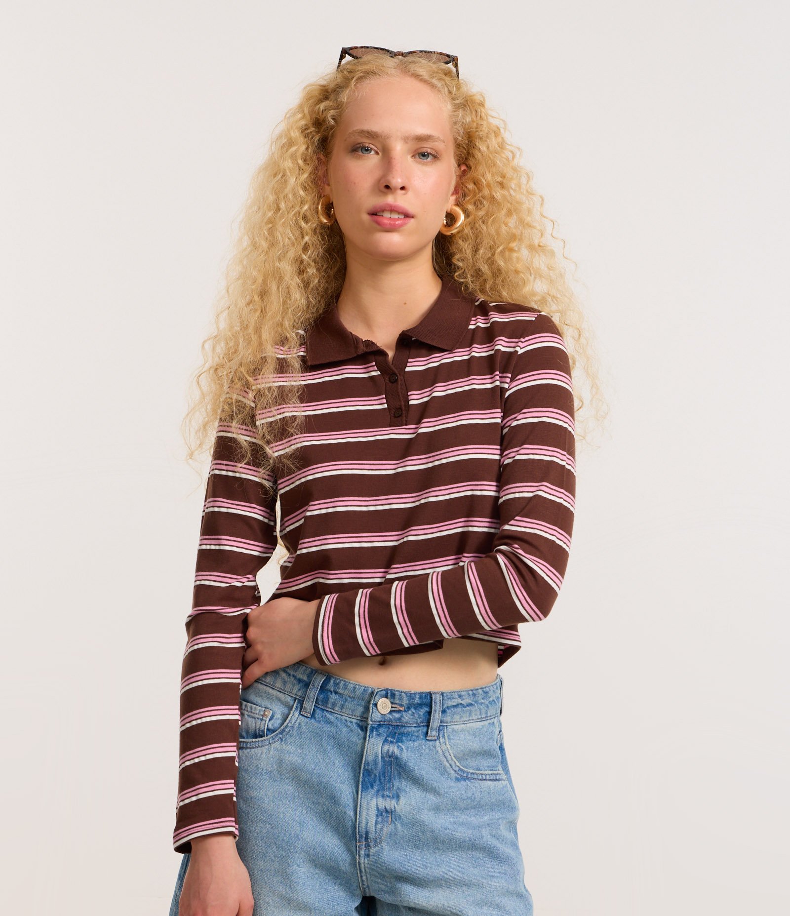 Blusa Listrada com Gola Polo e Manga Longa Marrom 3