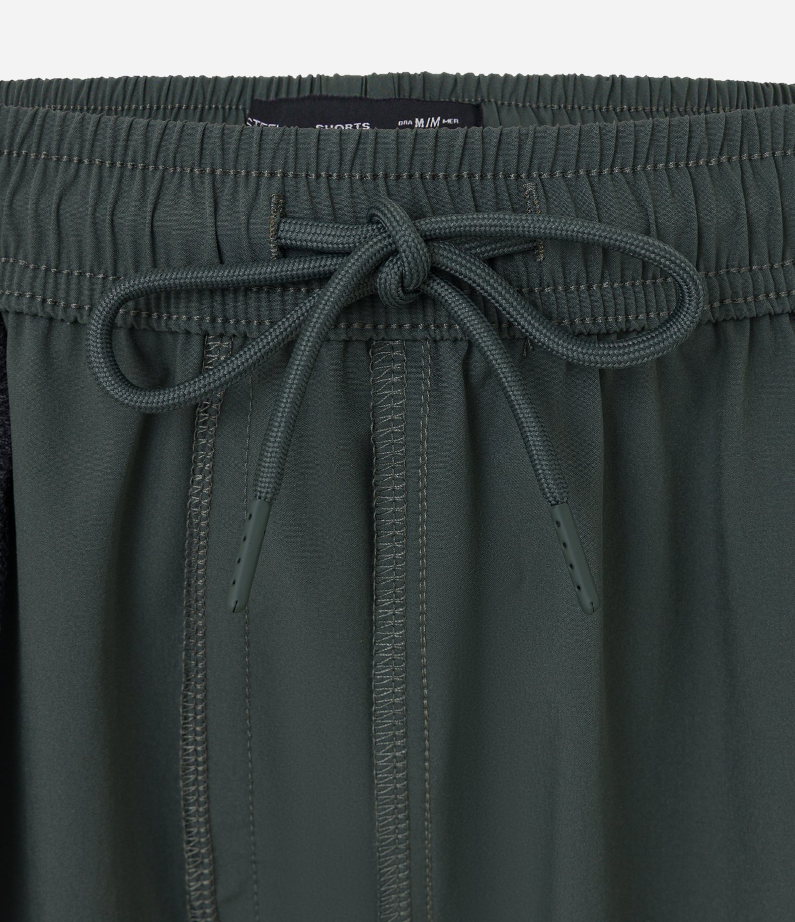 Bermuda Tecnológica Lisa com Barra Arredondada Verde 6