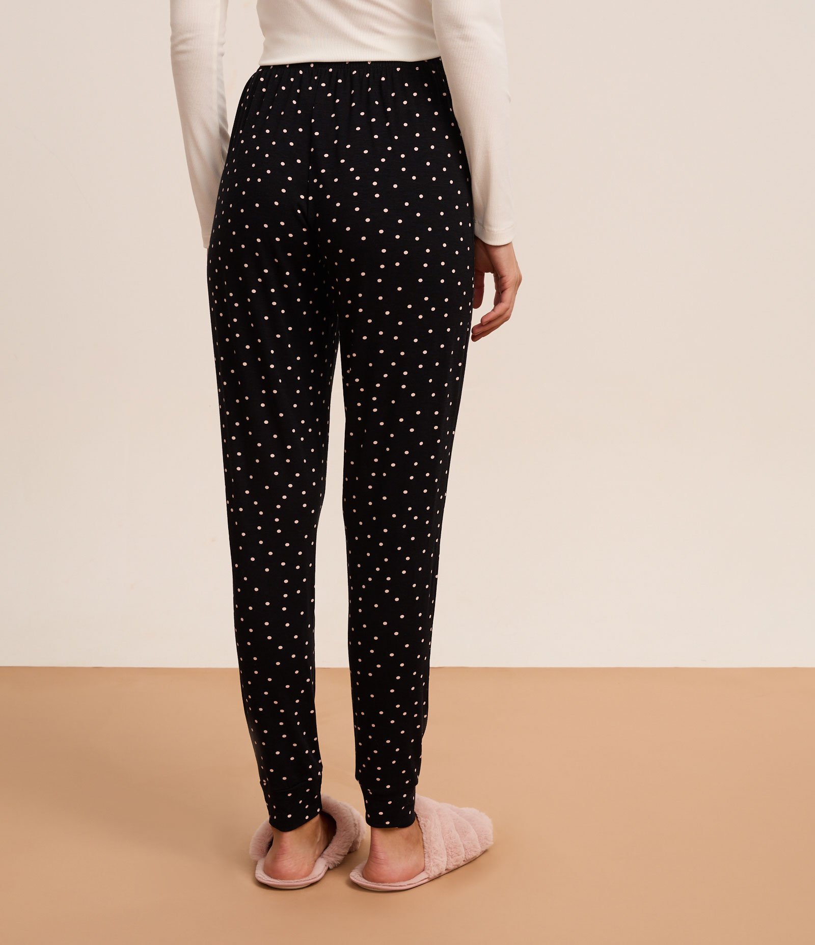 Calça de Pijama Jogger em Viscose com Estampa Poá Preto 2