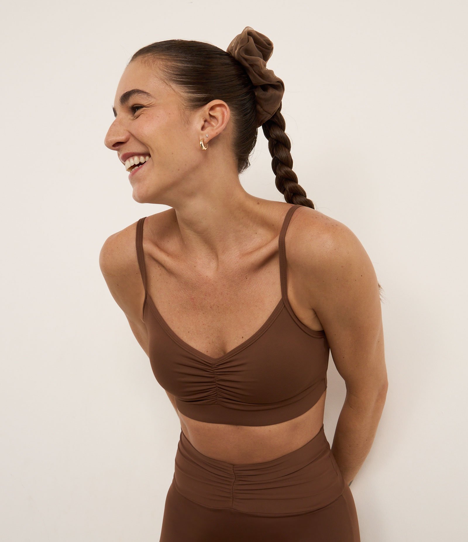 Top Bojo Esportivo em Microfibra com Franzido Frontal Marrom 1