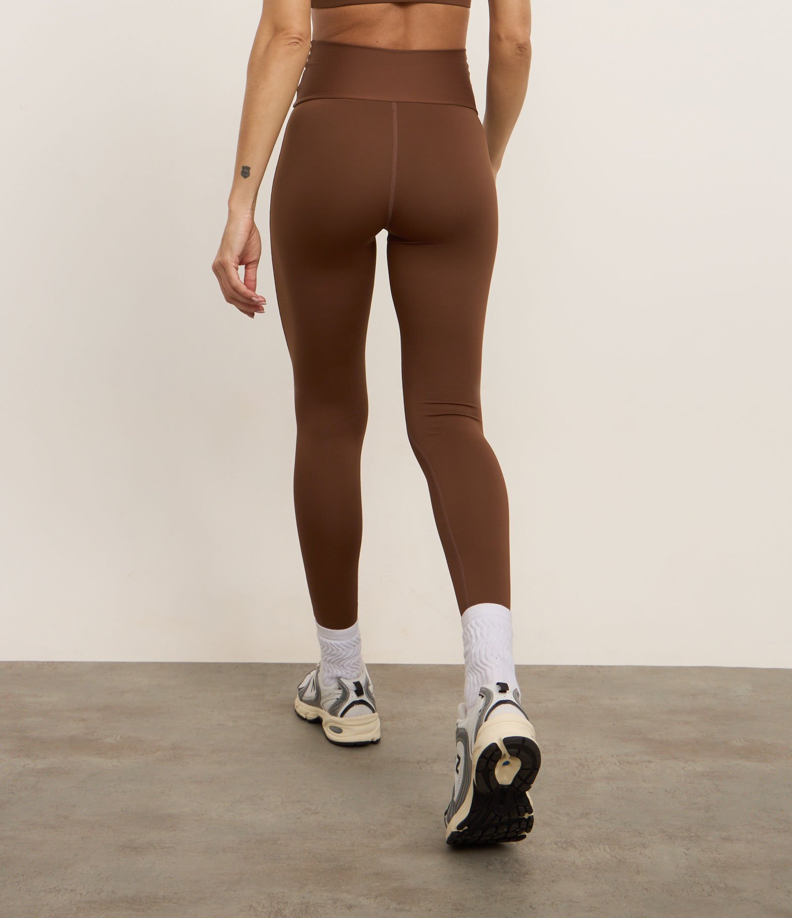 Calça Legging Esportiva em Microfibra com Cós Franzido Marrom 4