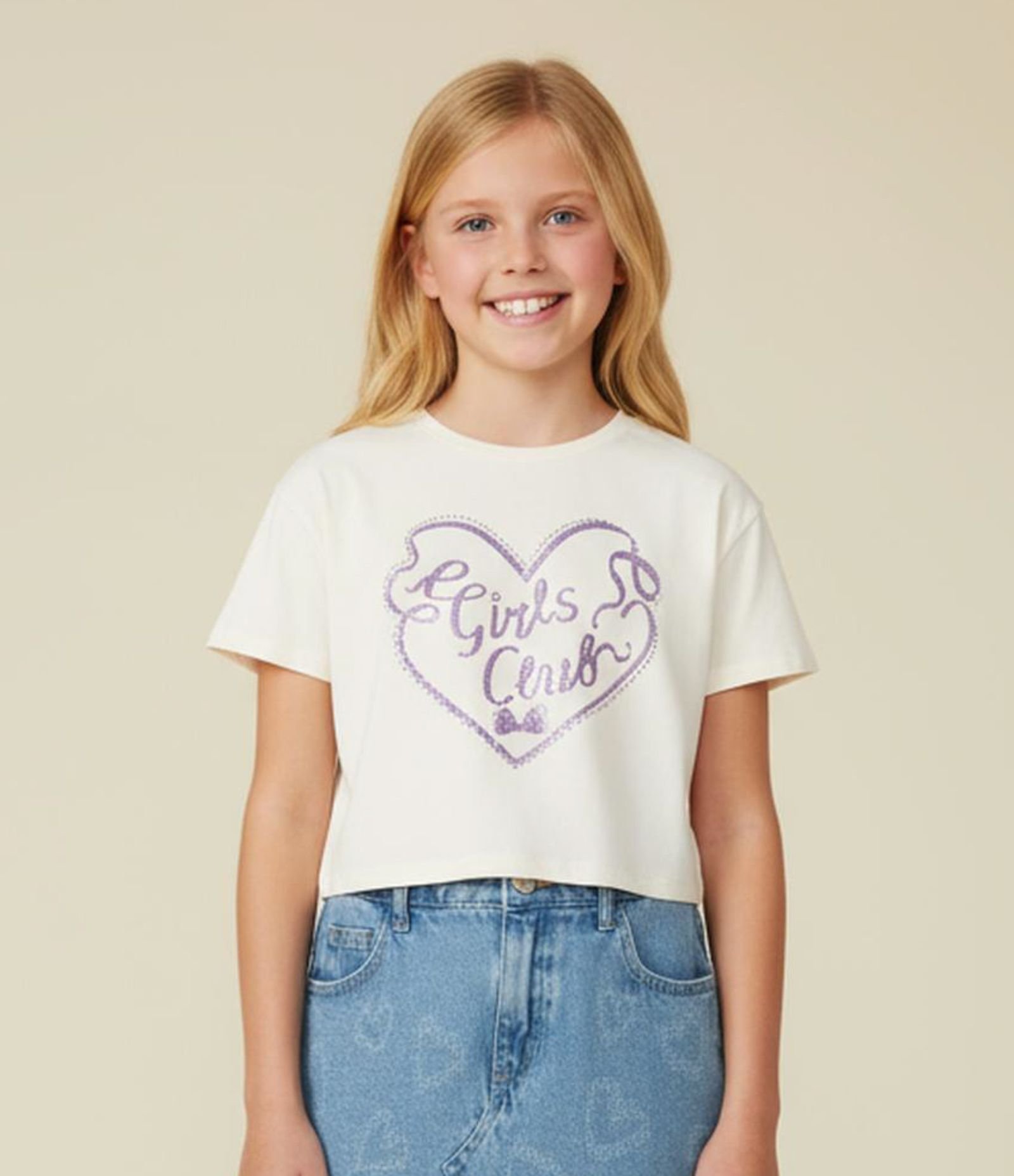 Camiseta Boxy Infantil com Aplicação de Strass Girls Club - Tam 5 a 14 Anos Bege 1