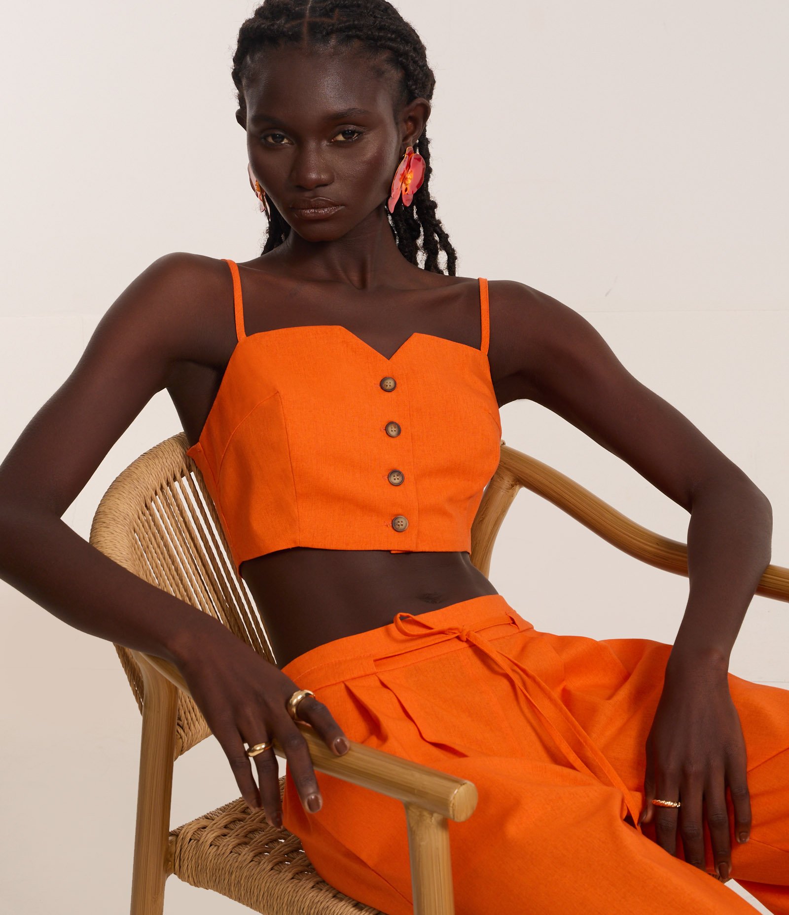 Blusa Cropped em Viscolinho com Alça Fina Laranja 1