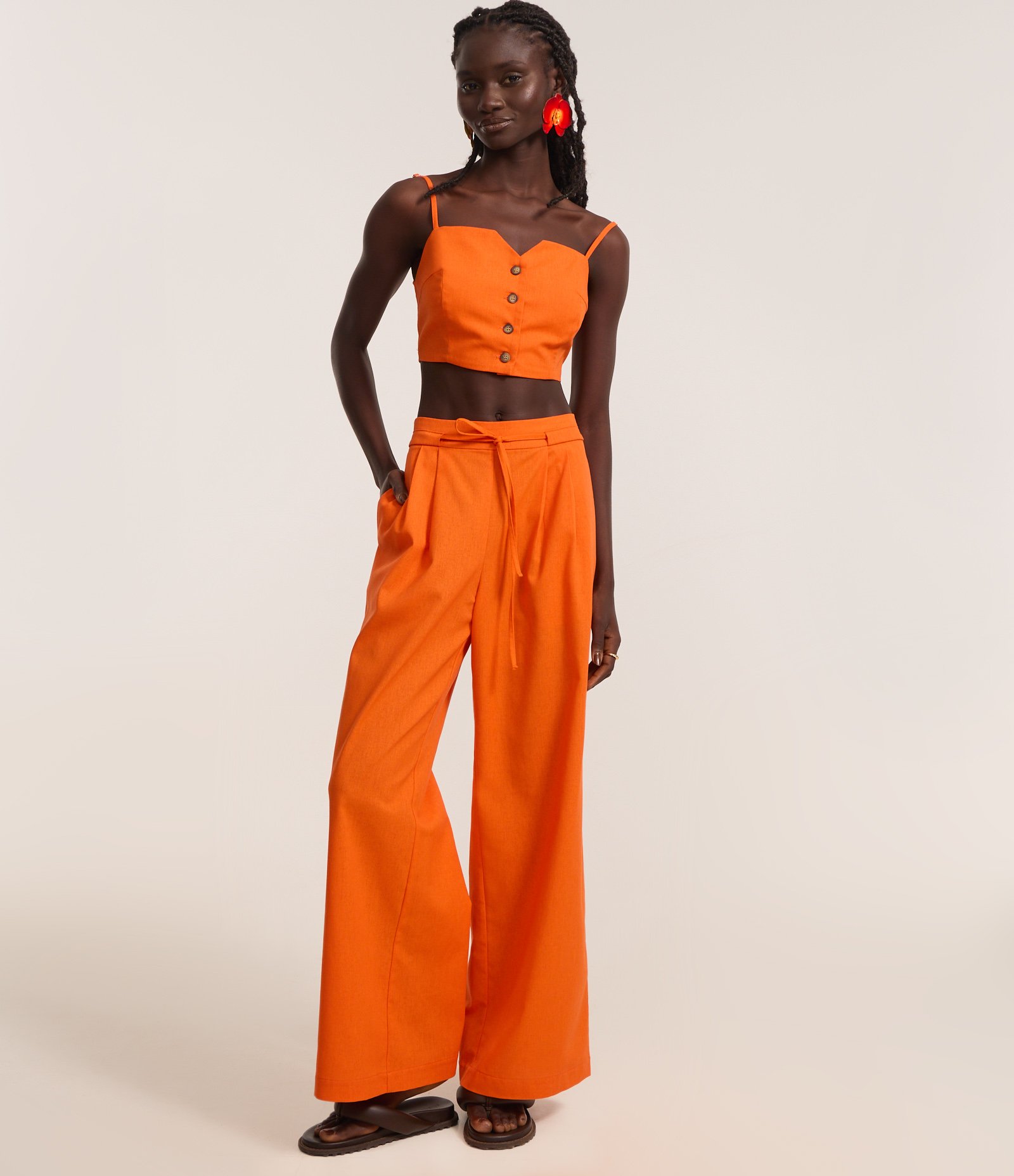 Blusa Cropped em Viscolinho com Alça Fina Laranja 2