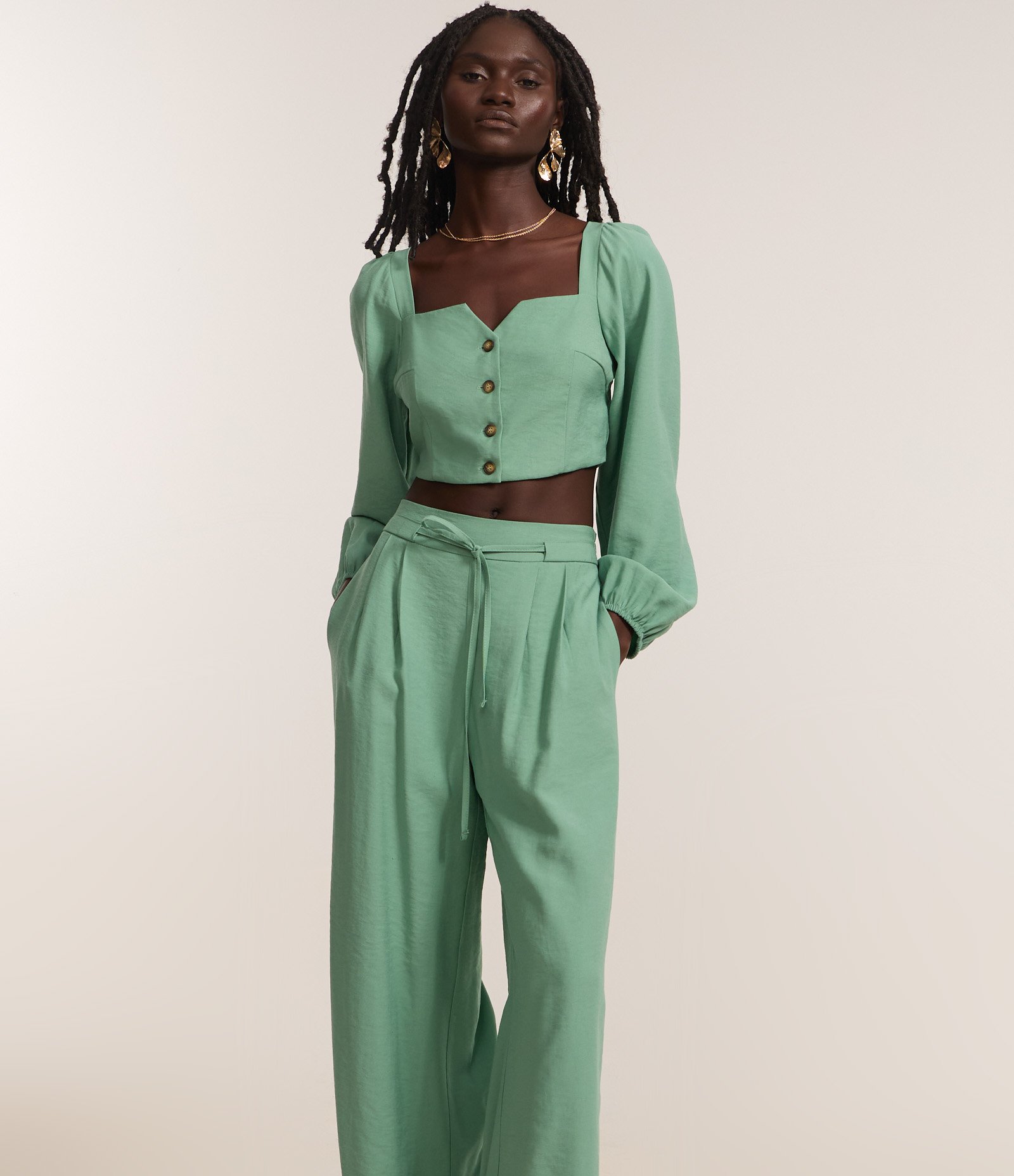 Calça Wide Leg Alfaiatada com Cintinho Embutido Verde 2