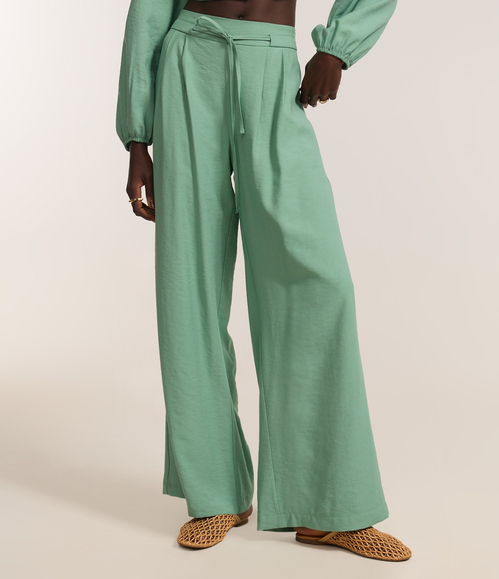 Calça Wide Leg Alfaiatada com Cintinho Embutido Verde 3