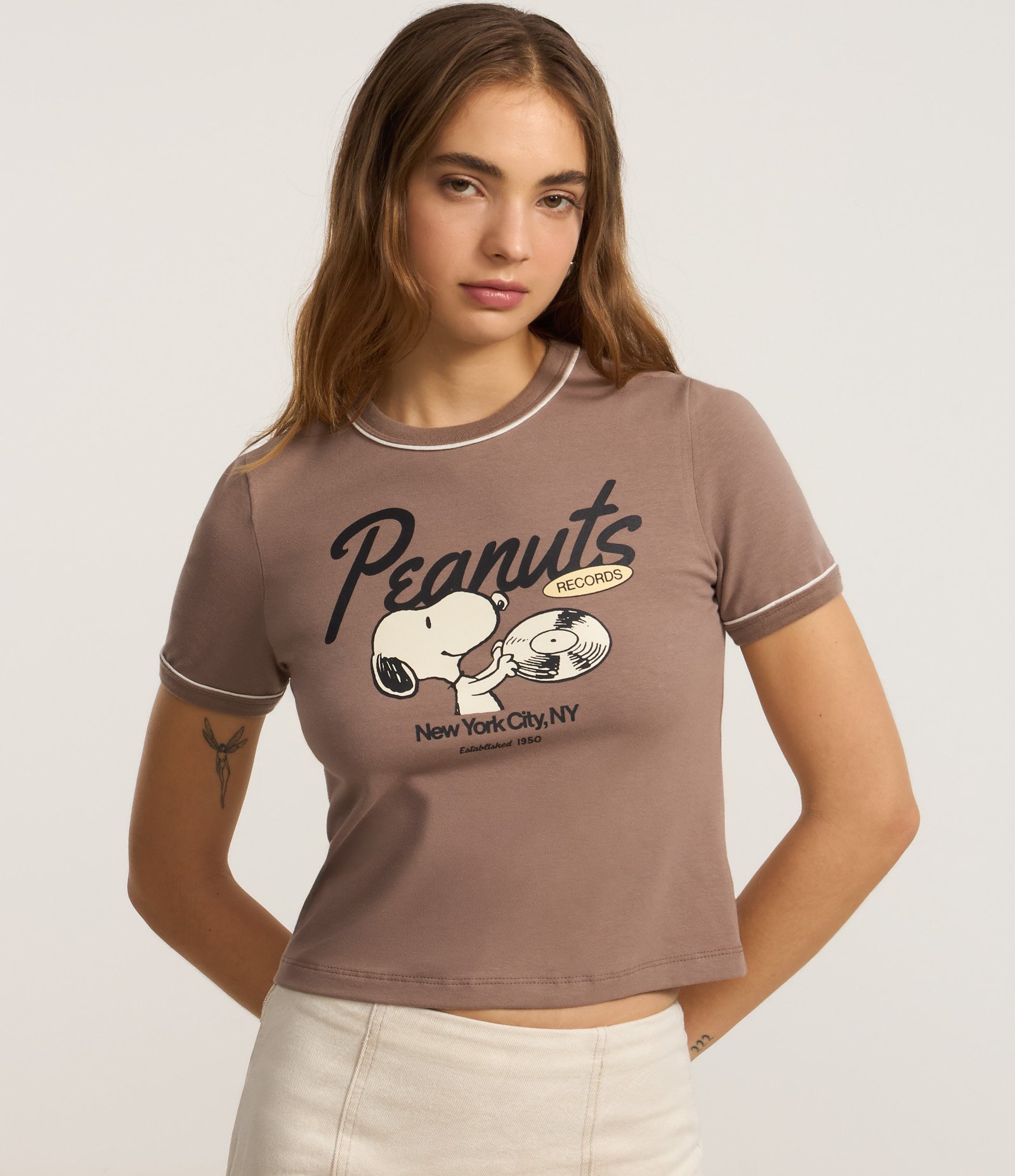 Blusa New T-shirt com Estampa Frente e Costas Snoopy Marrom 2