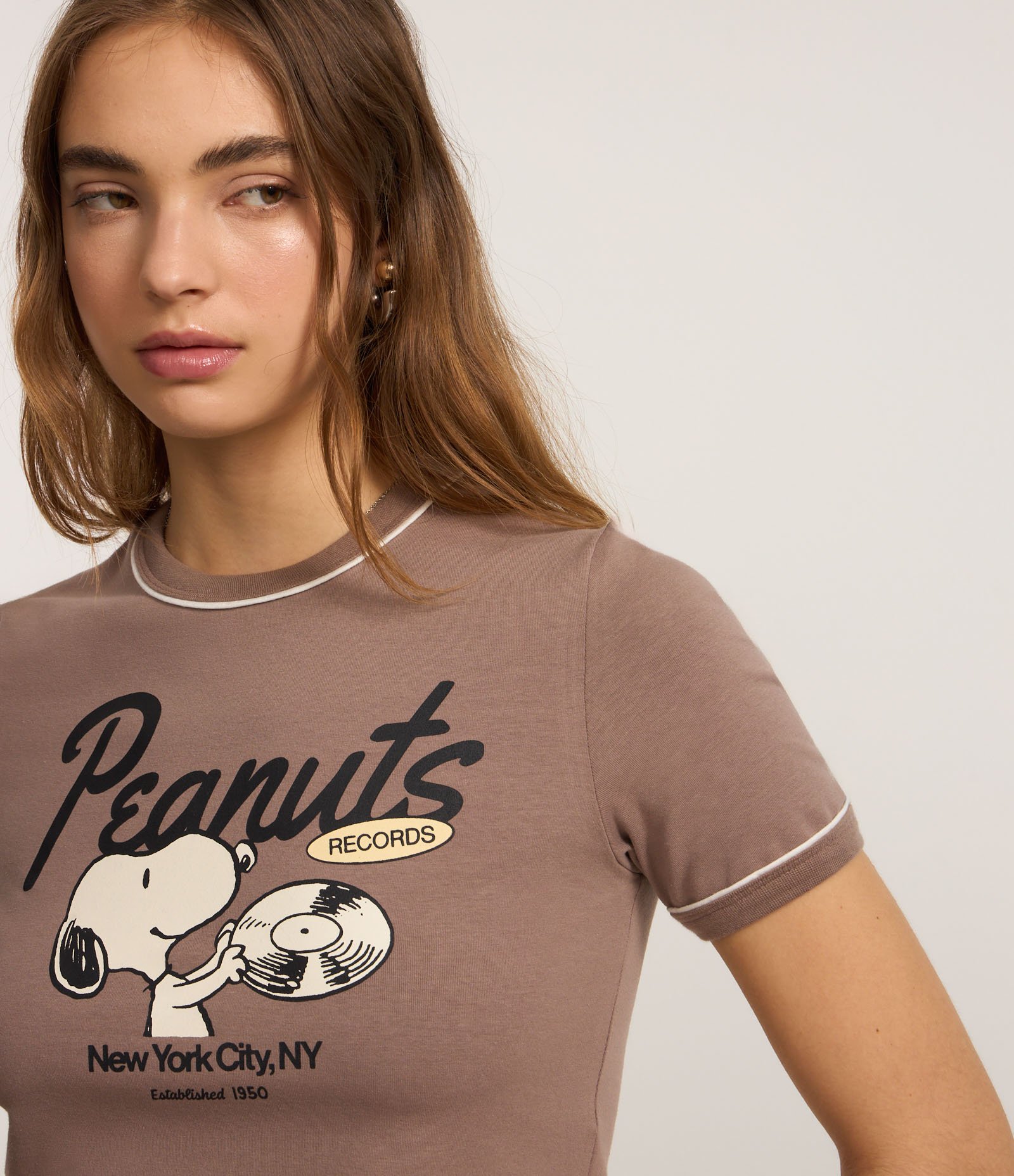 Blusa New T-shirt com Estampa Frente e Costas Snoopy Marrom 4