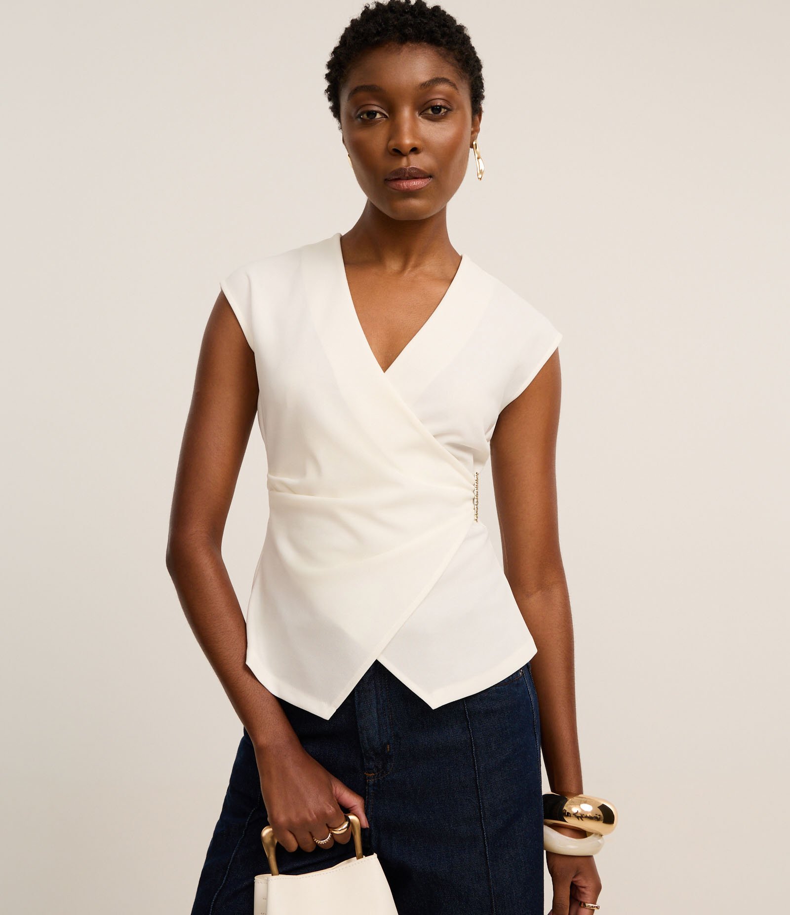 Blusa em Orly com Grampo de Metal no Transpasse Off White 1